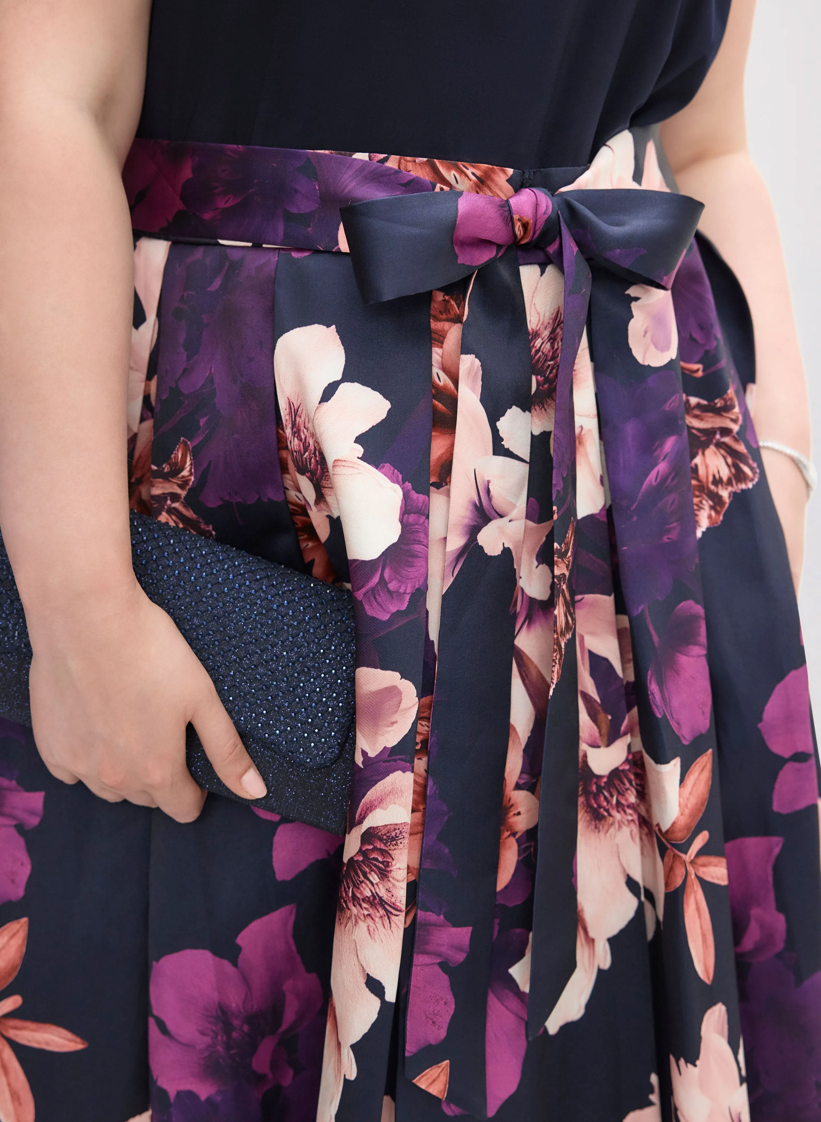 Short Sleeve Floral Dress sold by Laura product image thumbnail 5