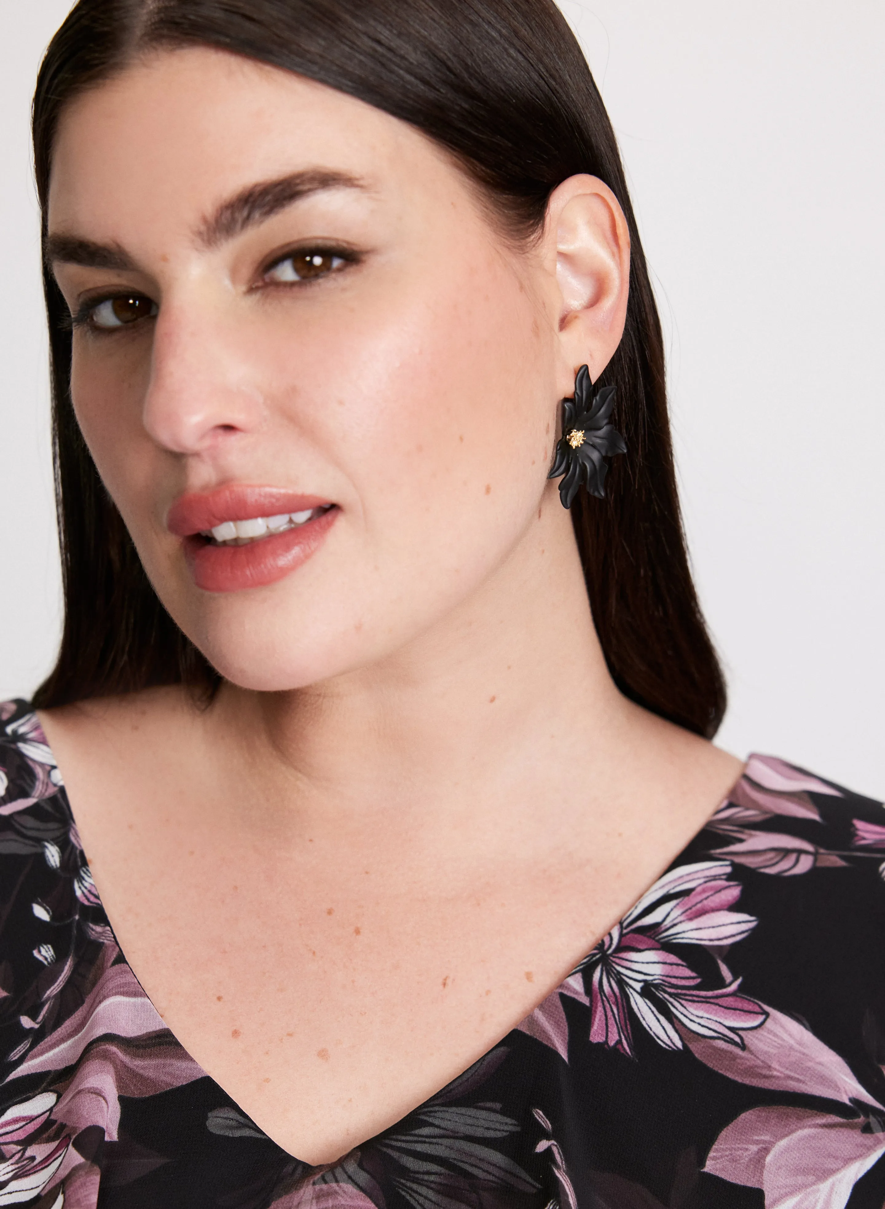 Flower Detail Earrings sold by Laura product image thumbnail 2