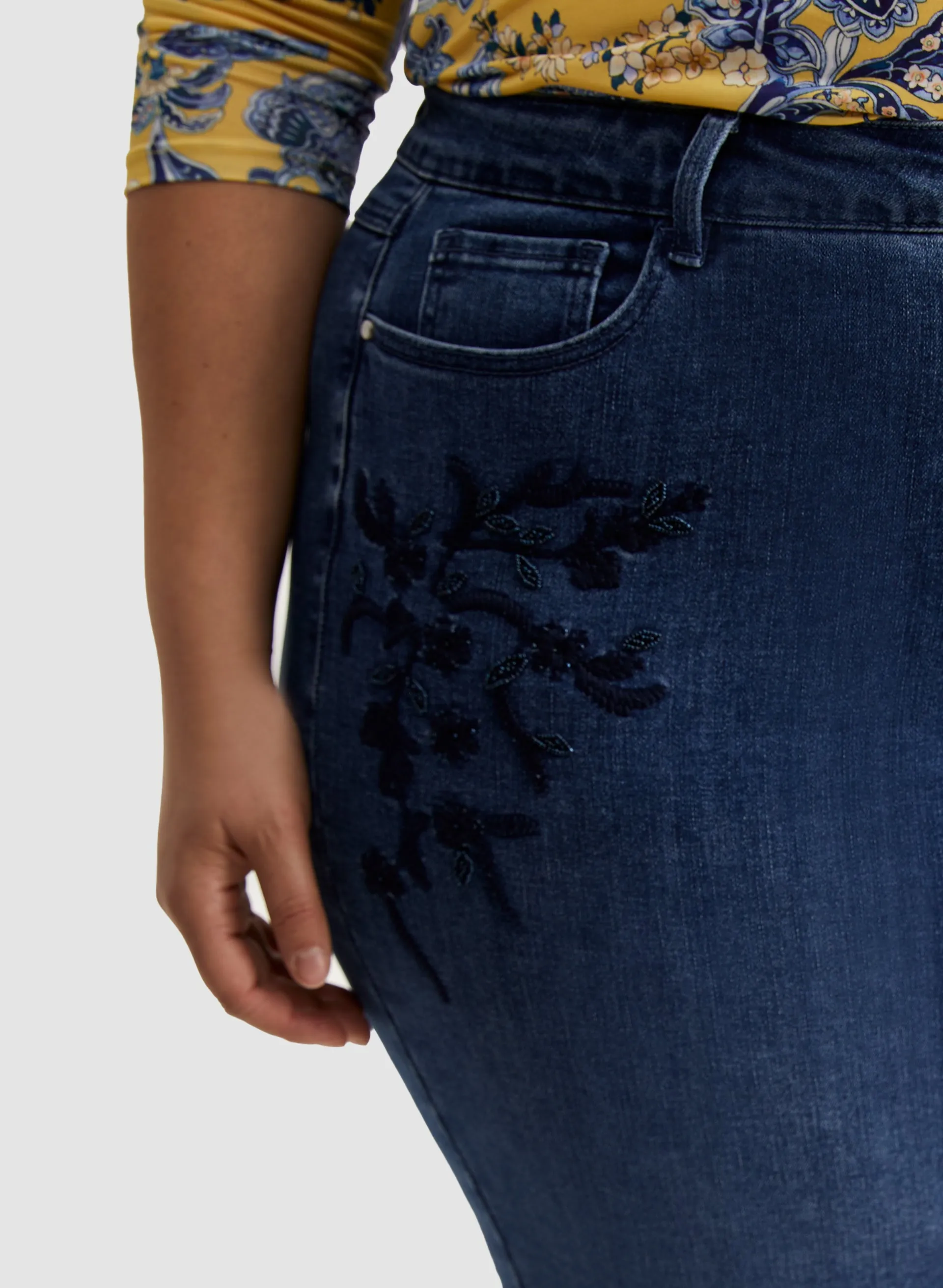 Embroidered Bermuda Shorts sold by Laura product image thumbnail 4