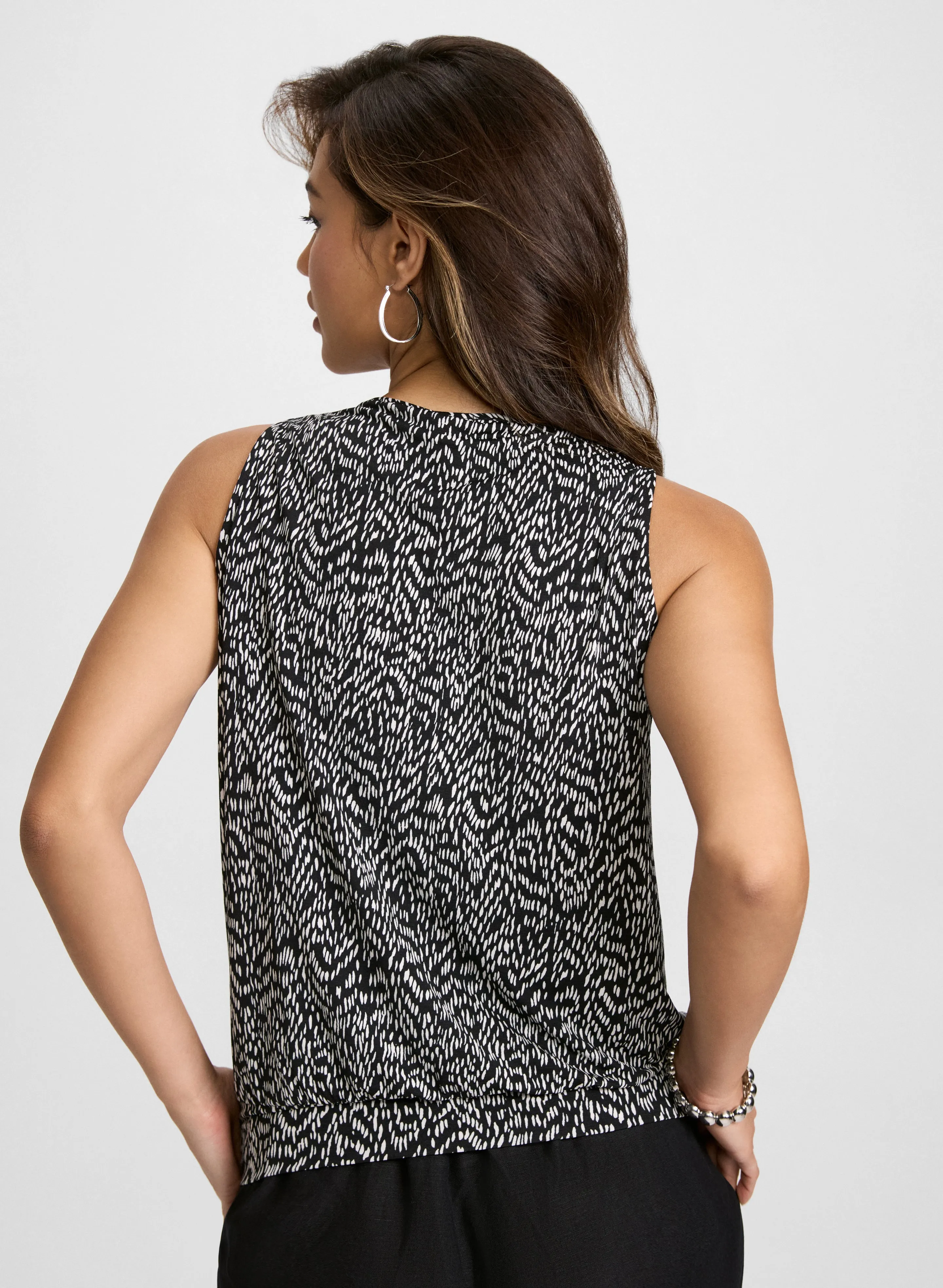 Sleeveless Scoop-Neck Keyhole Top sold by Laura product image thumbnail 4