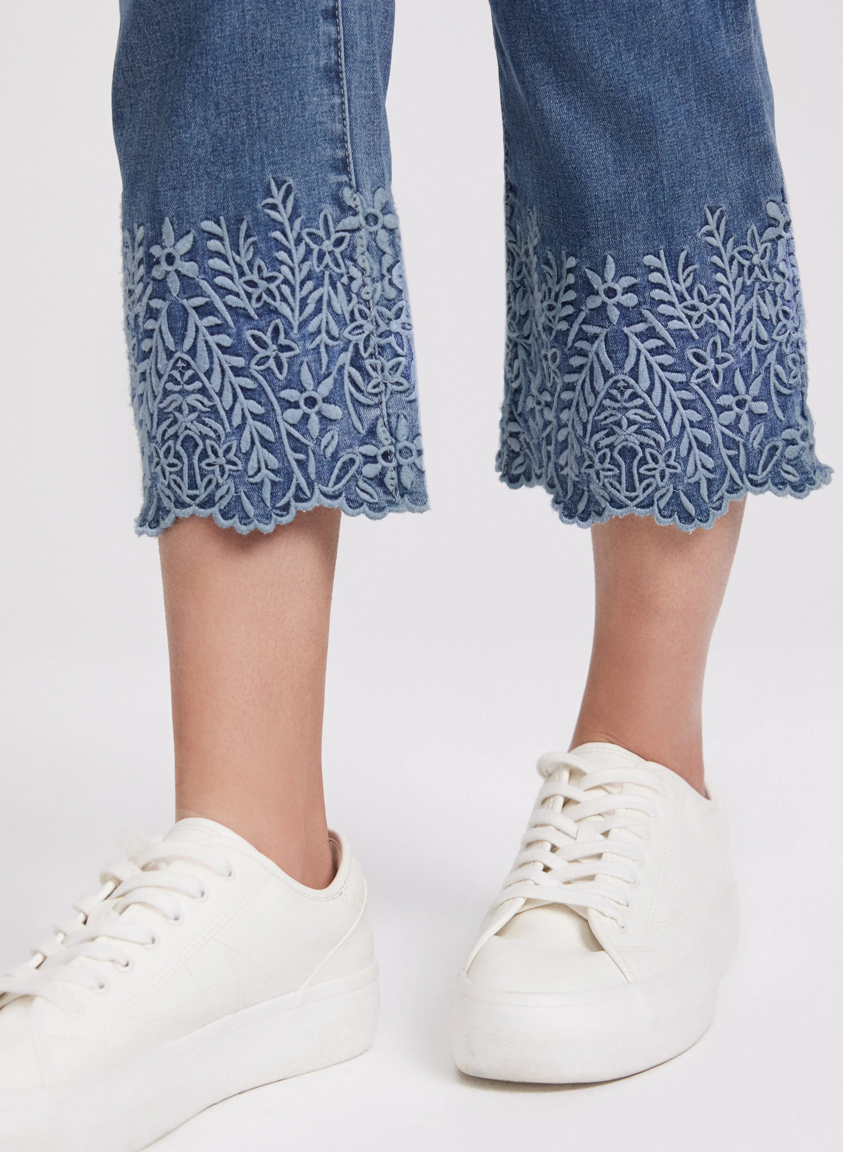 Embroidered Capri Jeans sold by Laura product image thumbnail 2