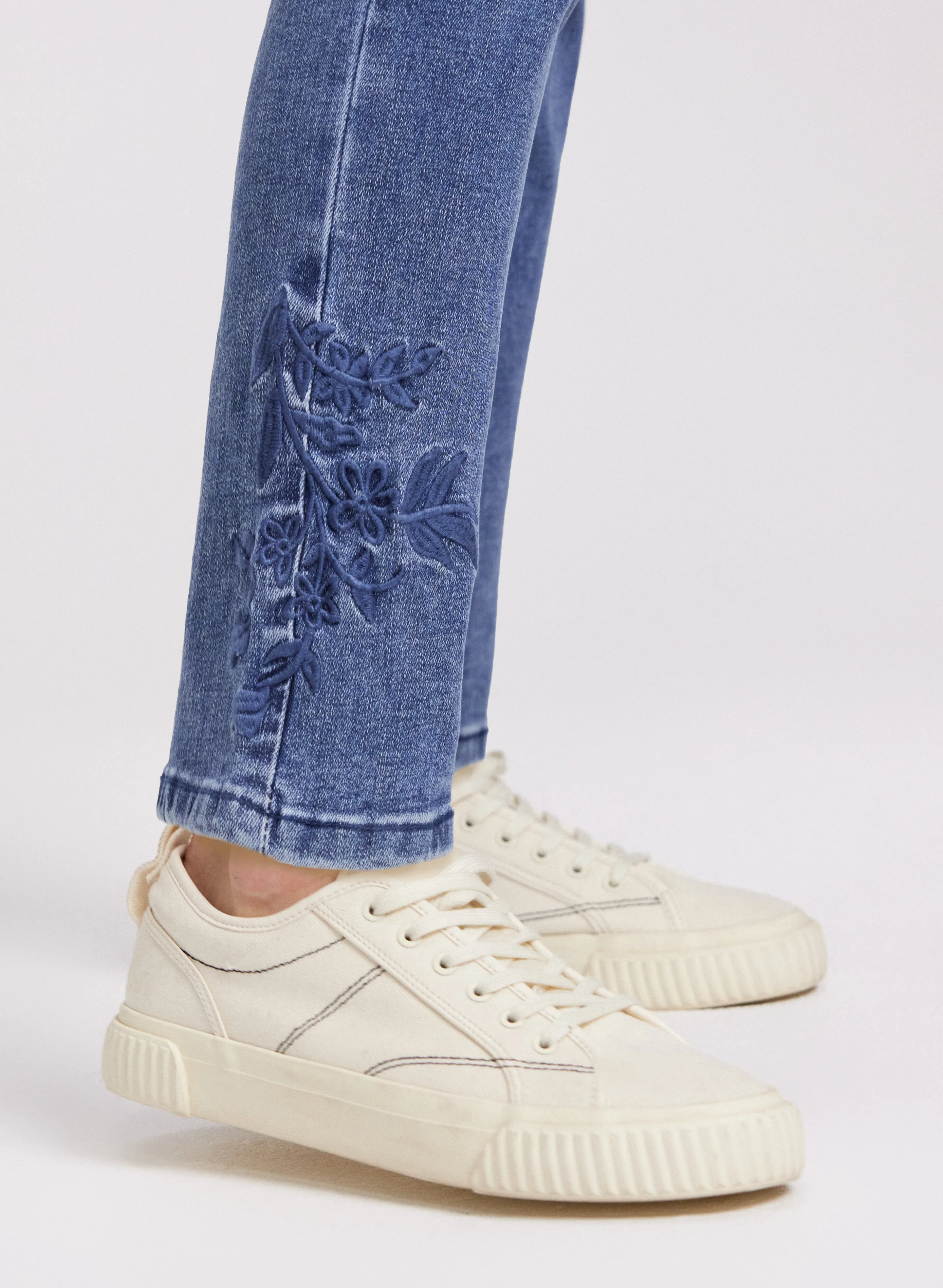 Floral Embroidered Straight-Leg Jeans sold by Laura product image thumbnail 5