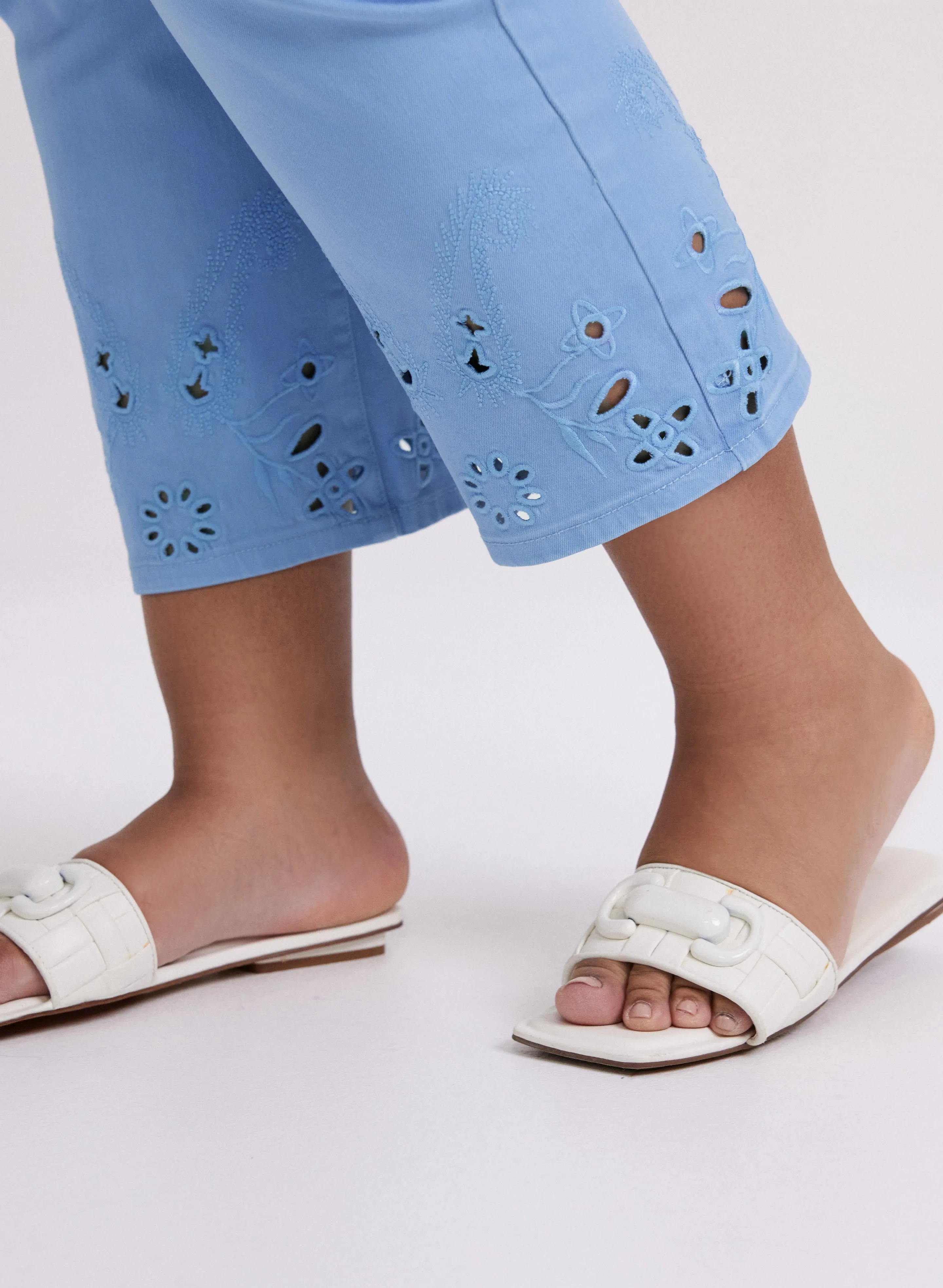 Straight-Leg Jean Capris sold by Laura product image thumbnail 5