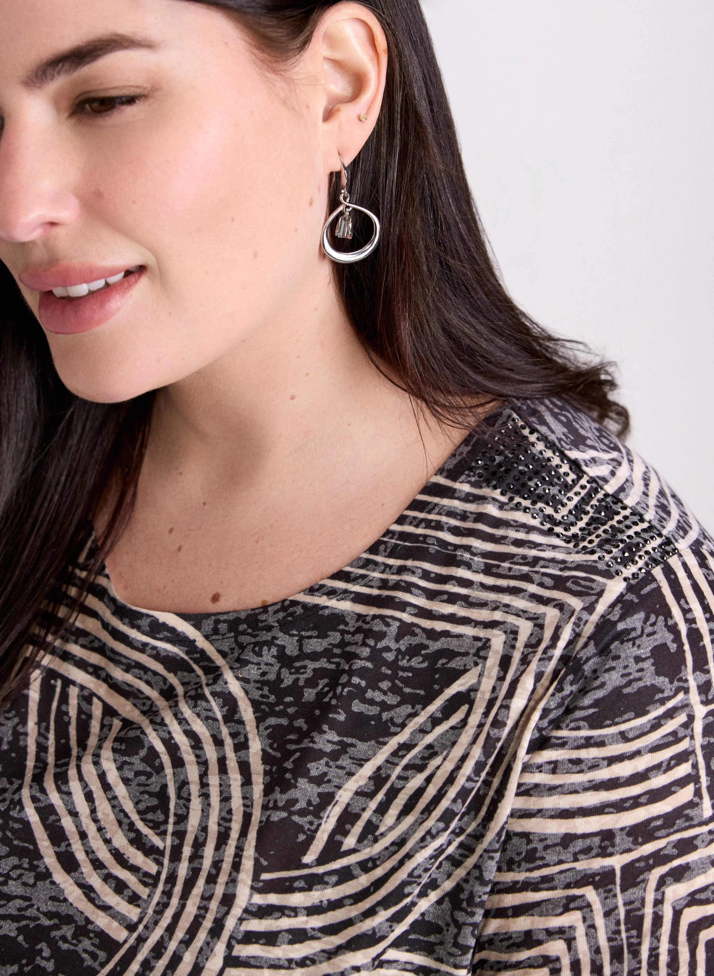 Abstract Striped Print T-Shirt sold by Laura product image thumbnail 4