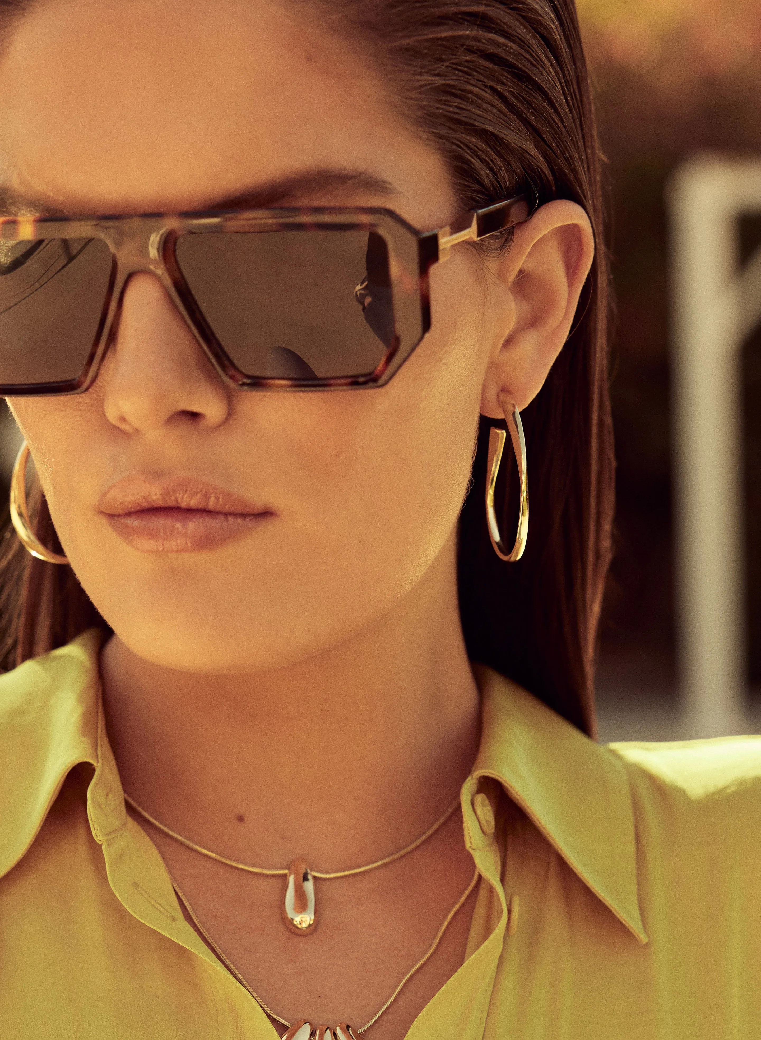 Curved Hoop Earrings sold by Laura product image thumbnail 5