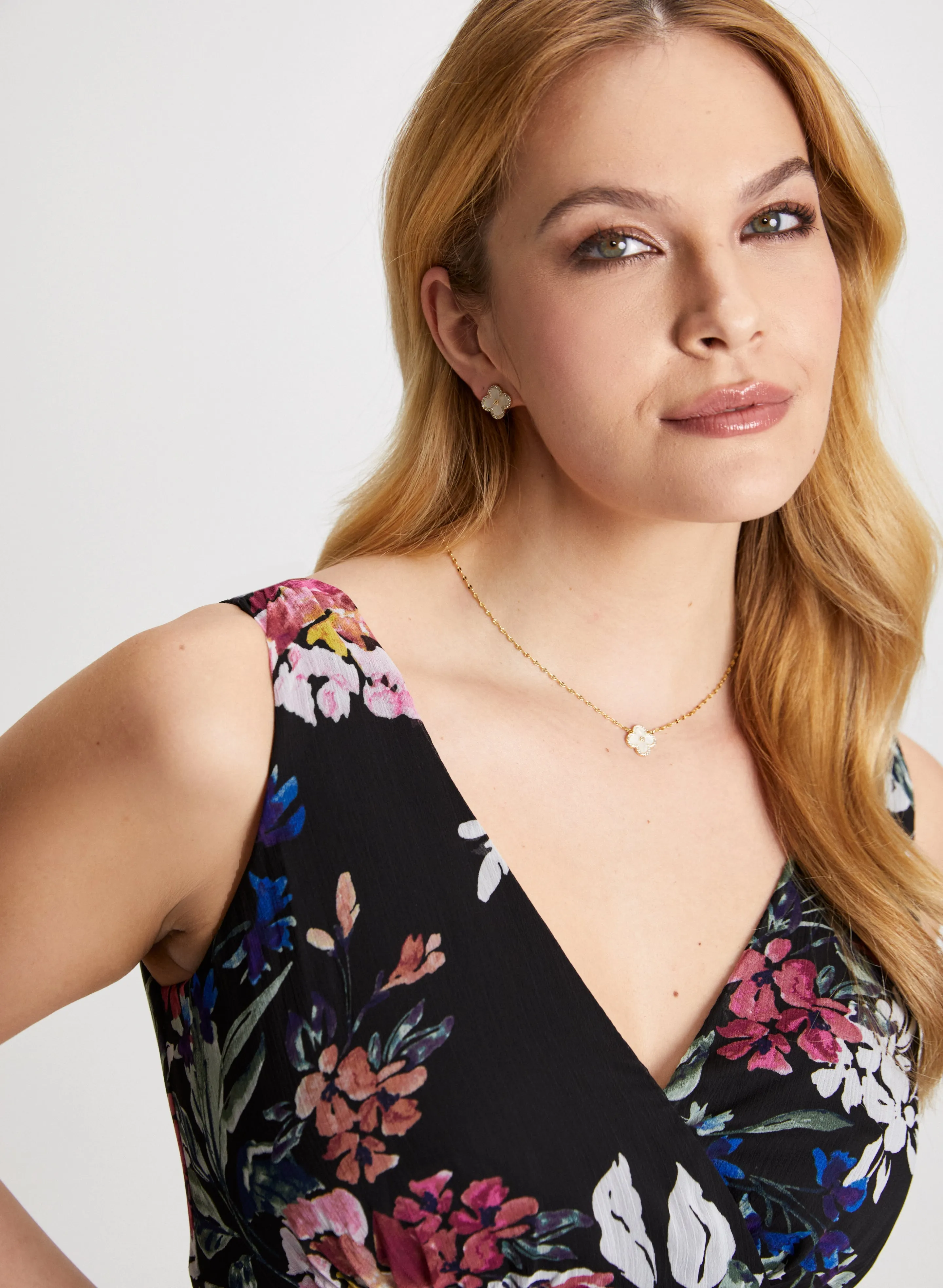 Clover Pendant Necklace sold by Laura product image thumbnail 2