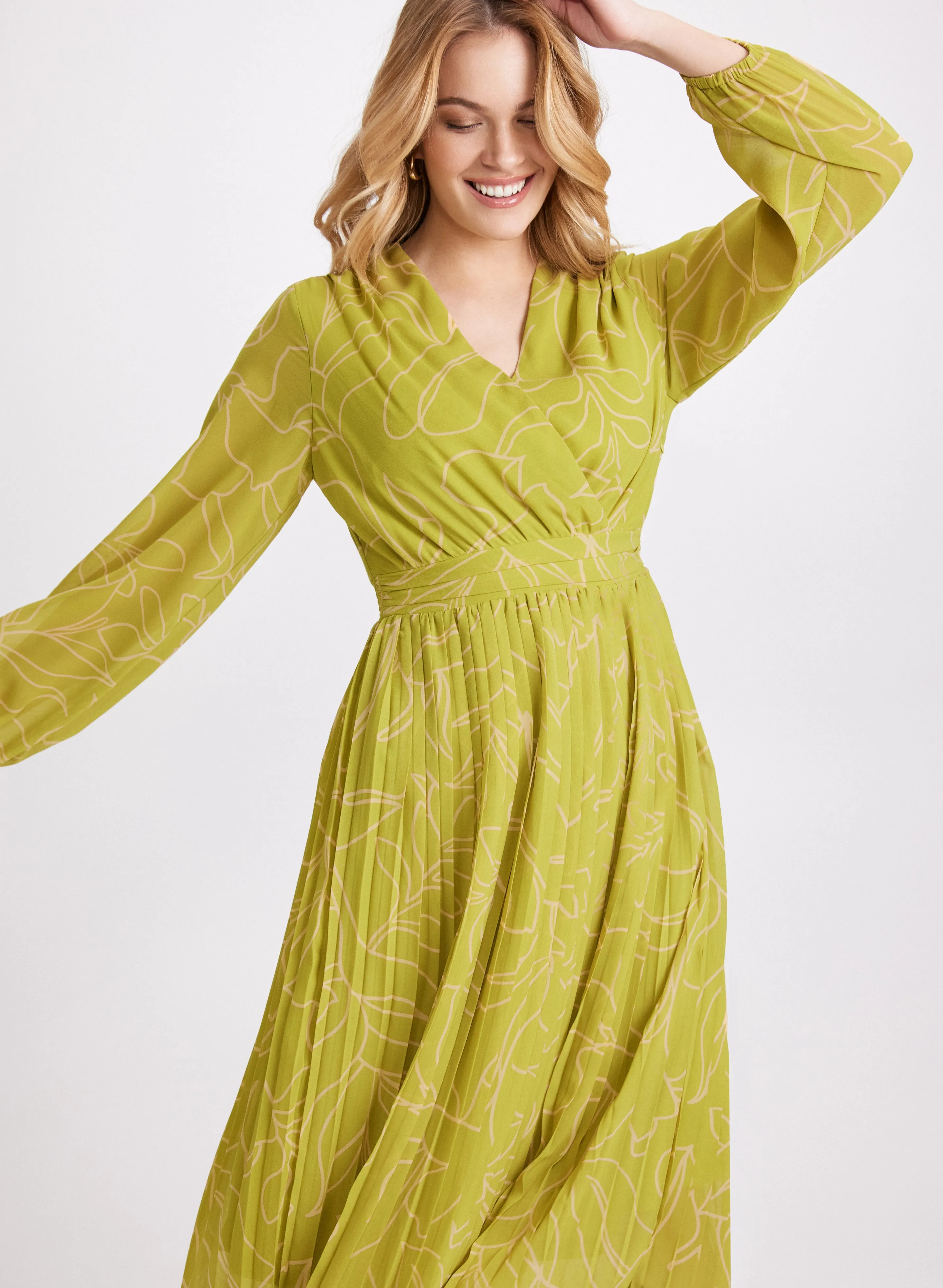 Leaf Print Plissé Dress sold by Laura product image thumbnail 4