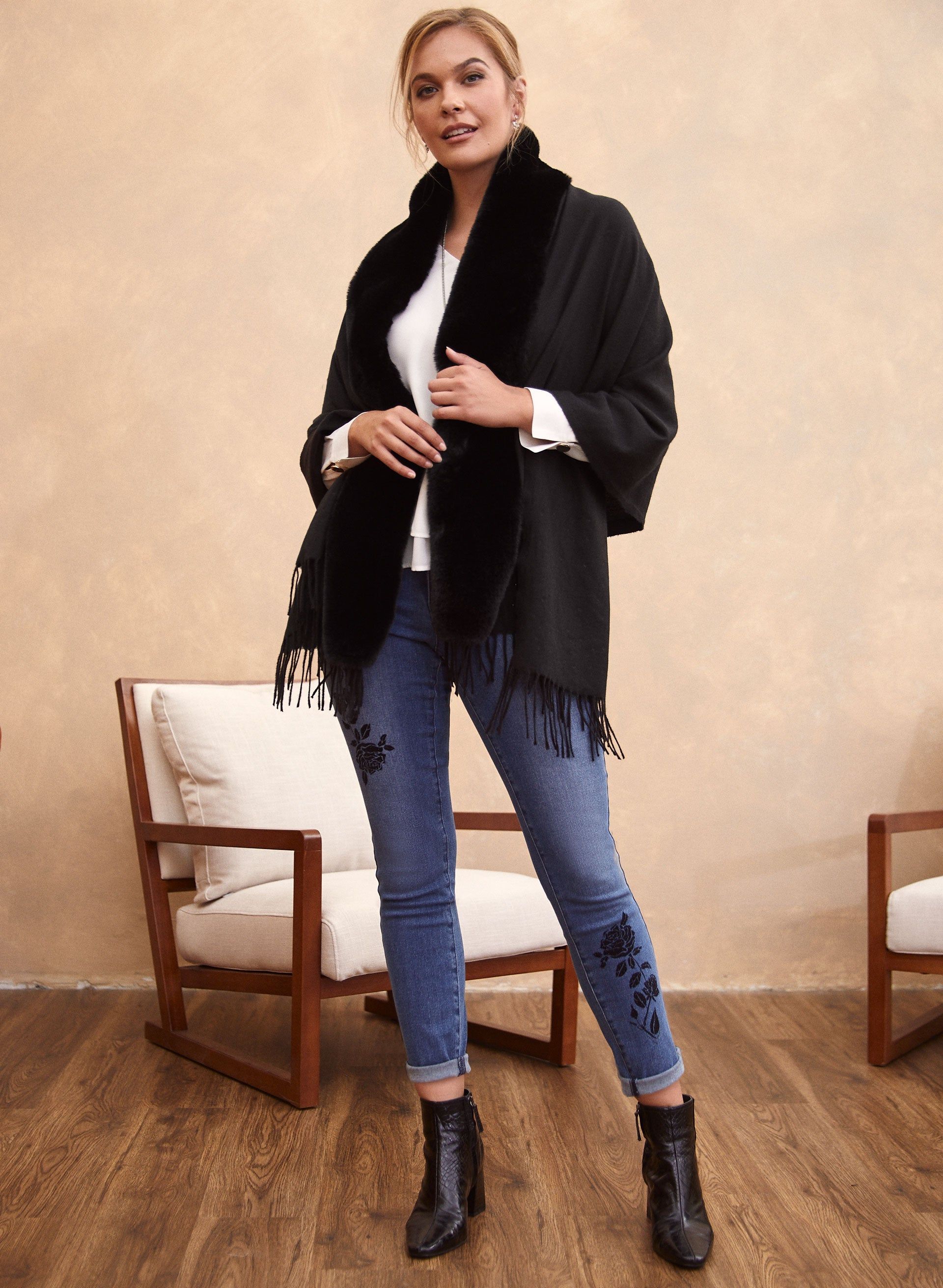 Faux Fur Trim Wrap sold by Laura product image thumbnail 3