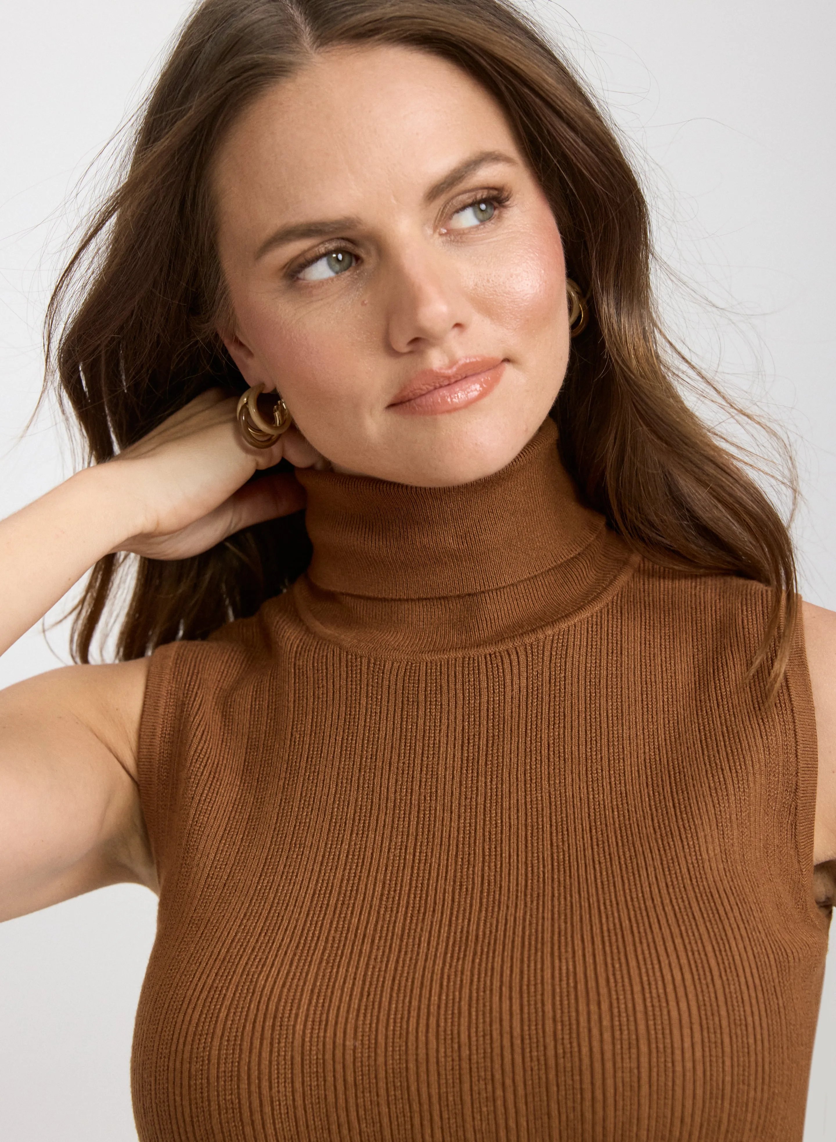 Sleeveless Turtleneck Sweater sold by Laura product image thumbnail 5