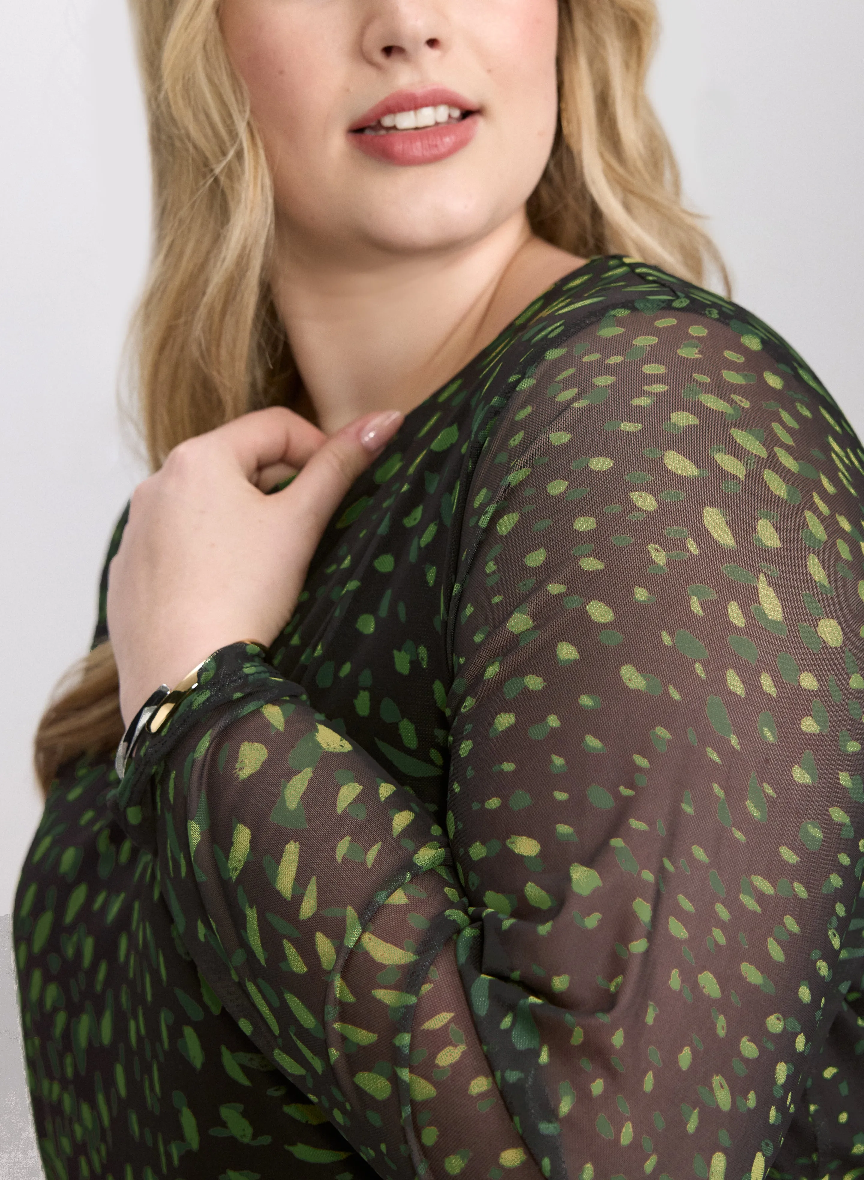 Abstract Mesh Top sold by Laura product image thumbnail 2