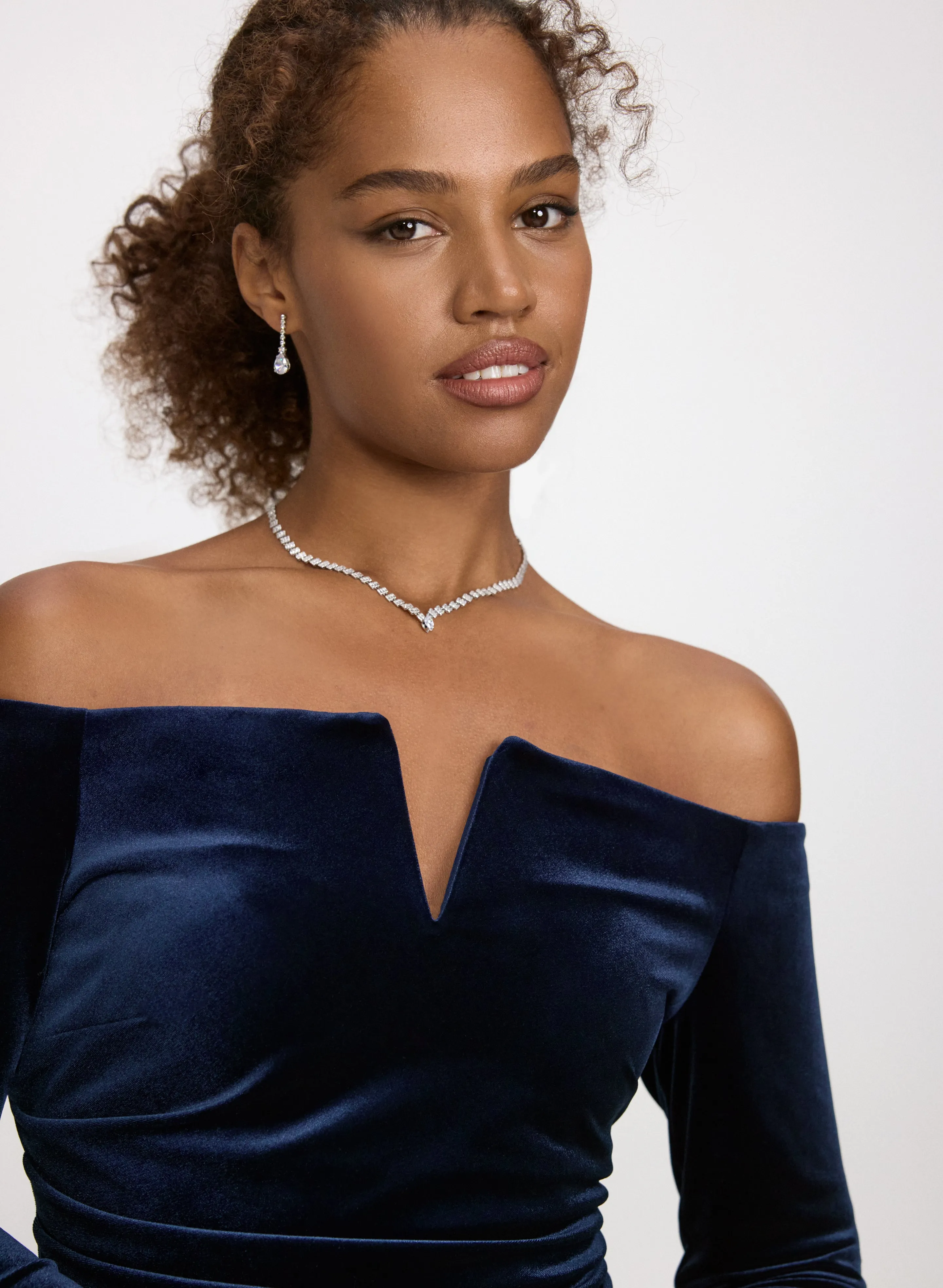 Off-the-Shoulder Velvet Dress sold by Laura product image thumbnail 3