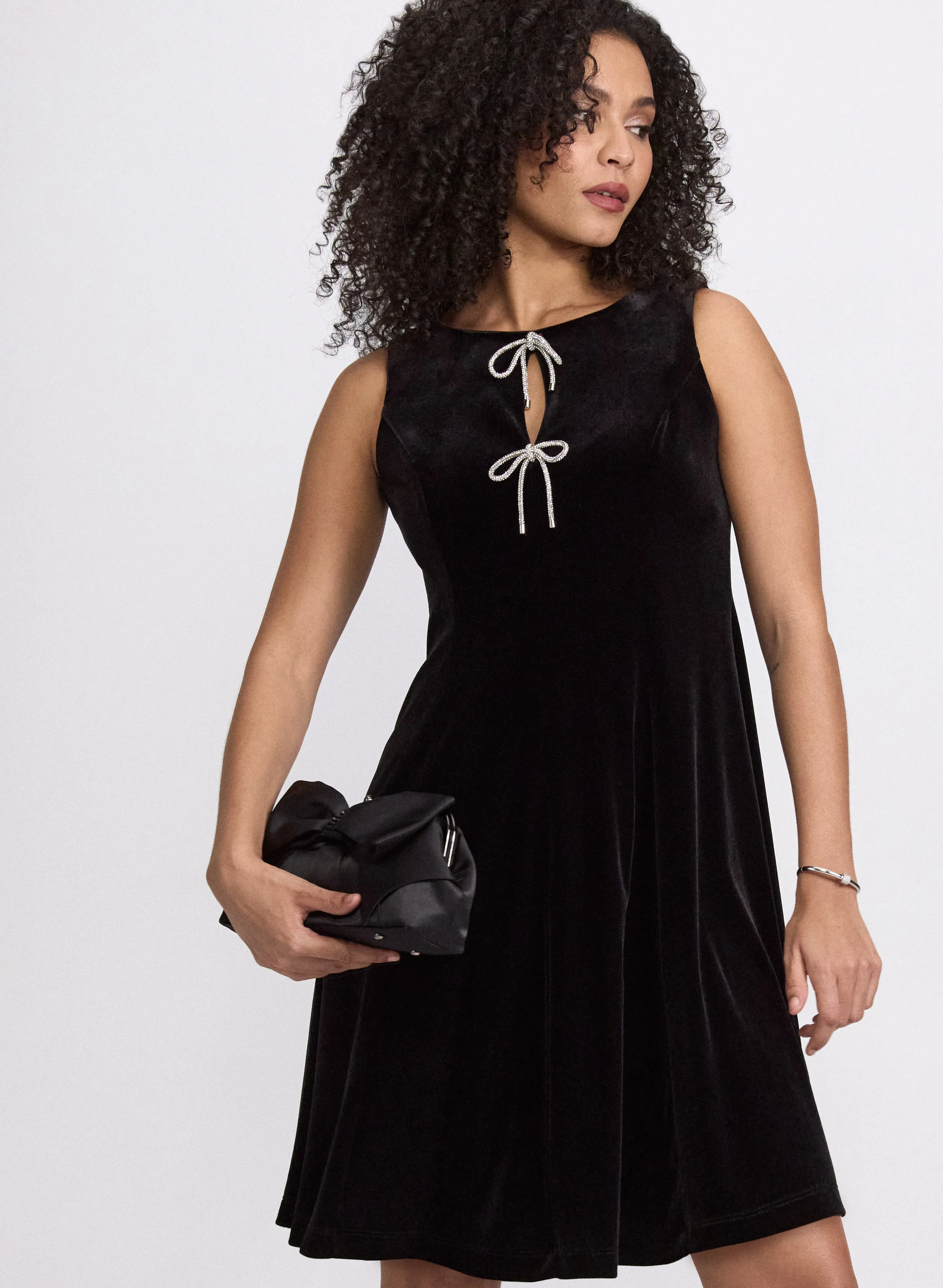 Bow Velvet Dress sold by Laura product image thumbnail 5