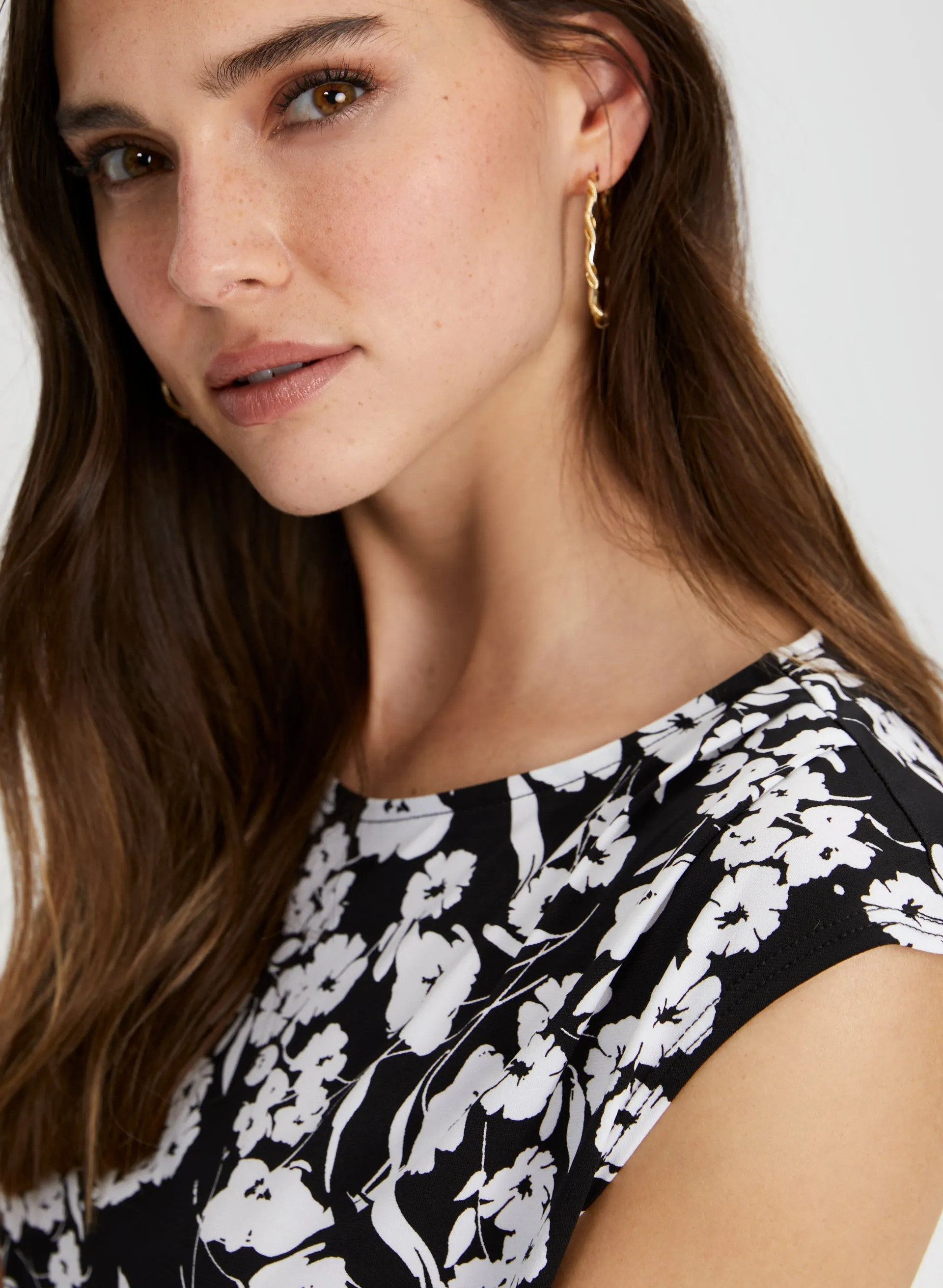 Floral Print Cap Sleeve Top sold by Laura product image thumbnail 2