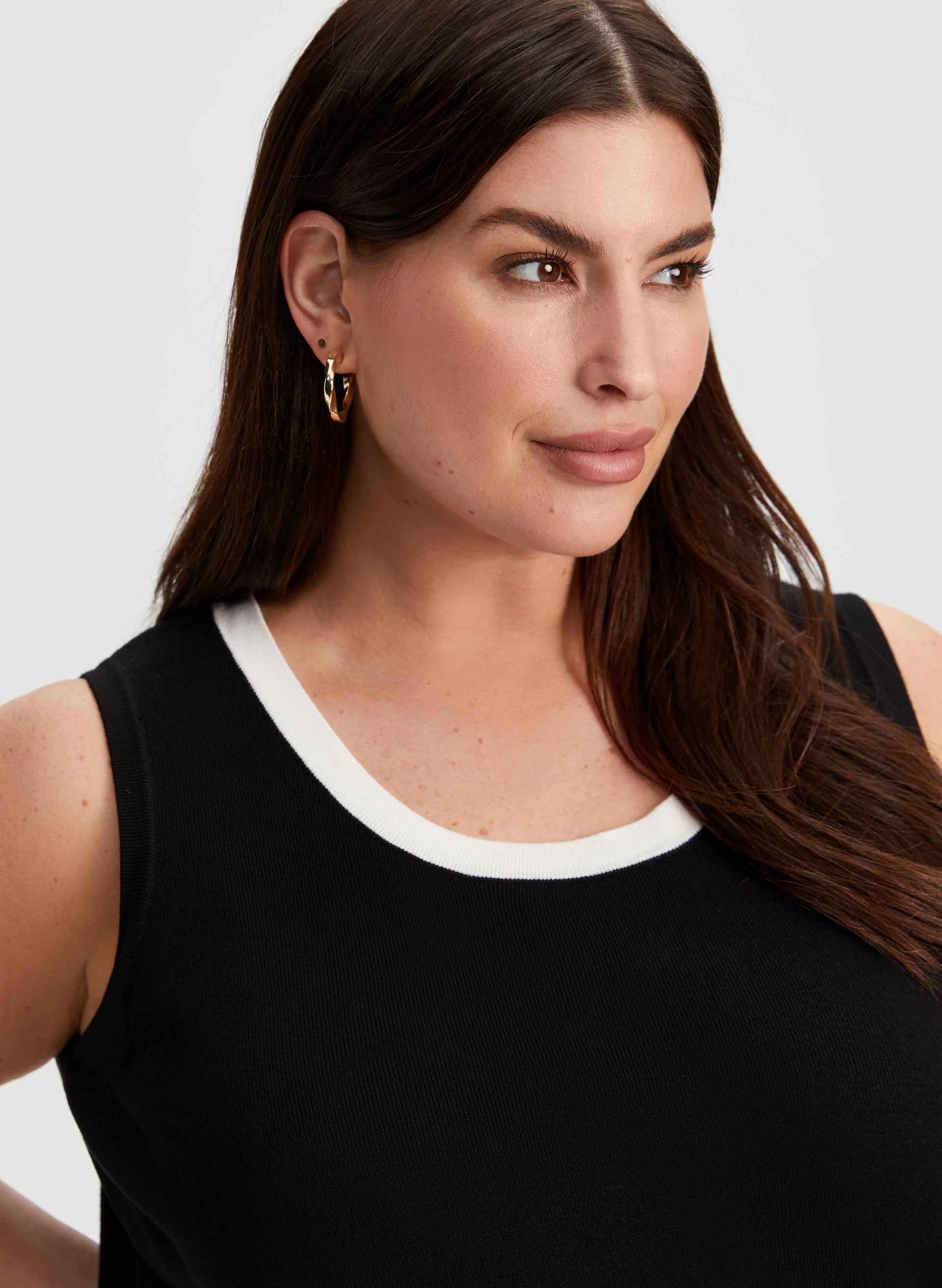 Sleeveless Crew Neck Sweater sold by Laura product image thumbnail 2