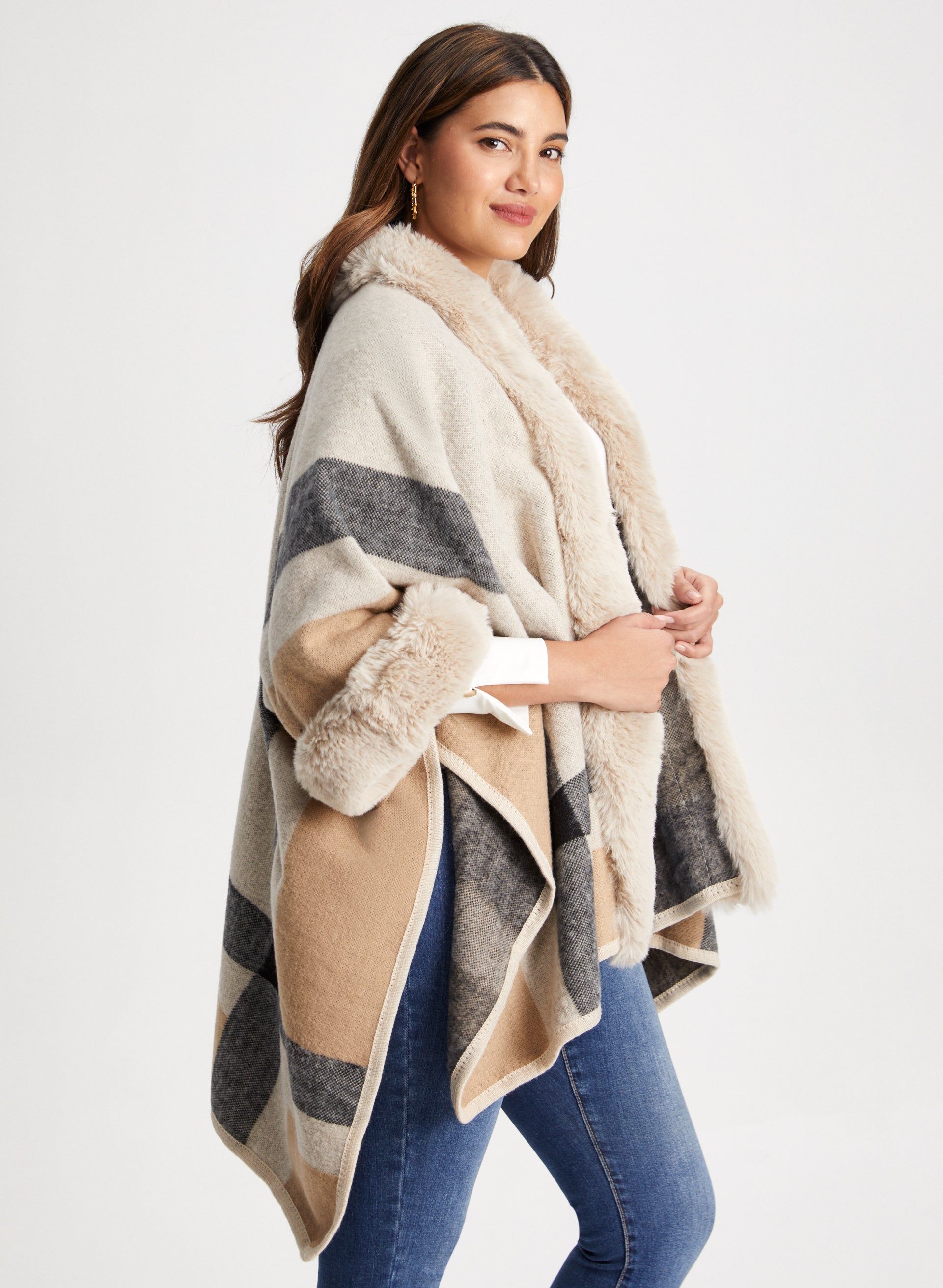 Faux-Fur & Plaid Poncho sold by Laura product image thumbnail 3