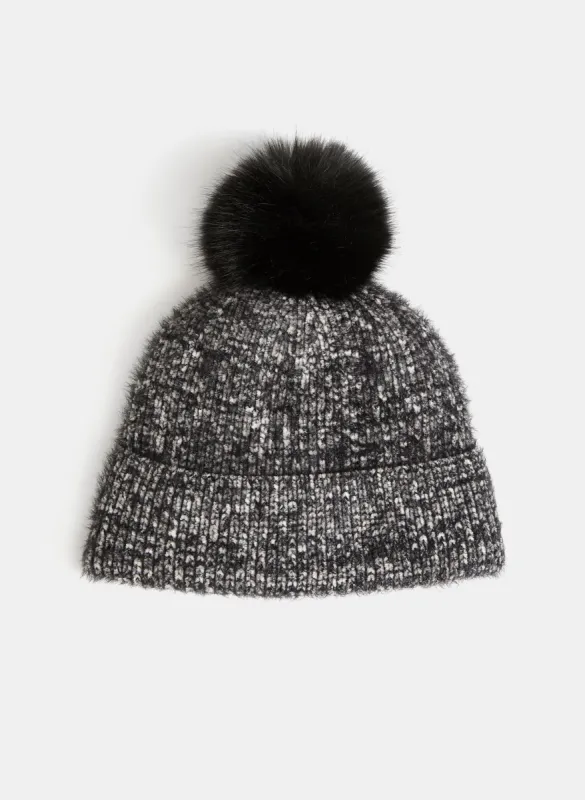 Removable Pompom Tuque sold by Laura