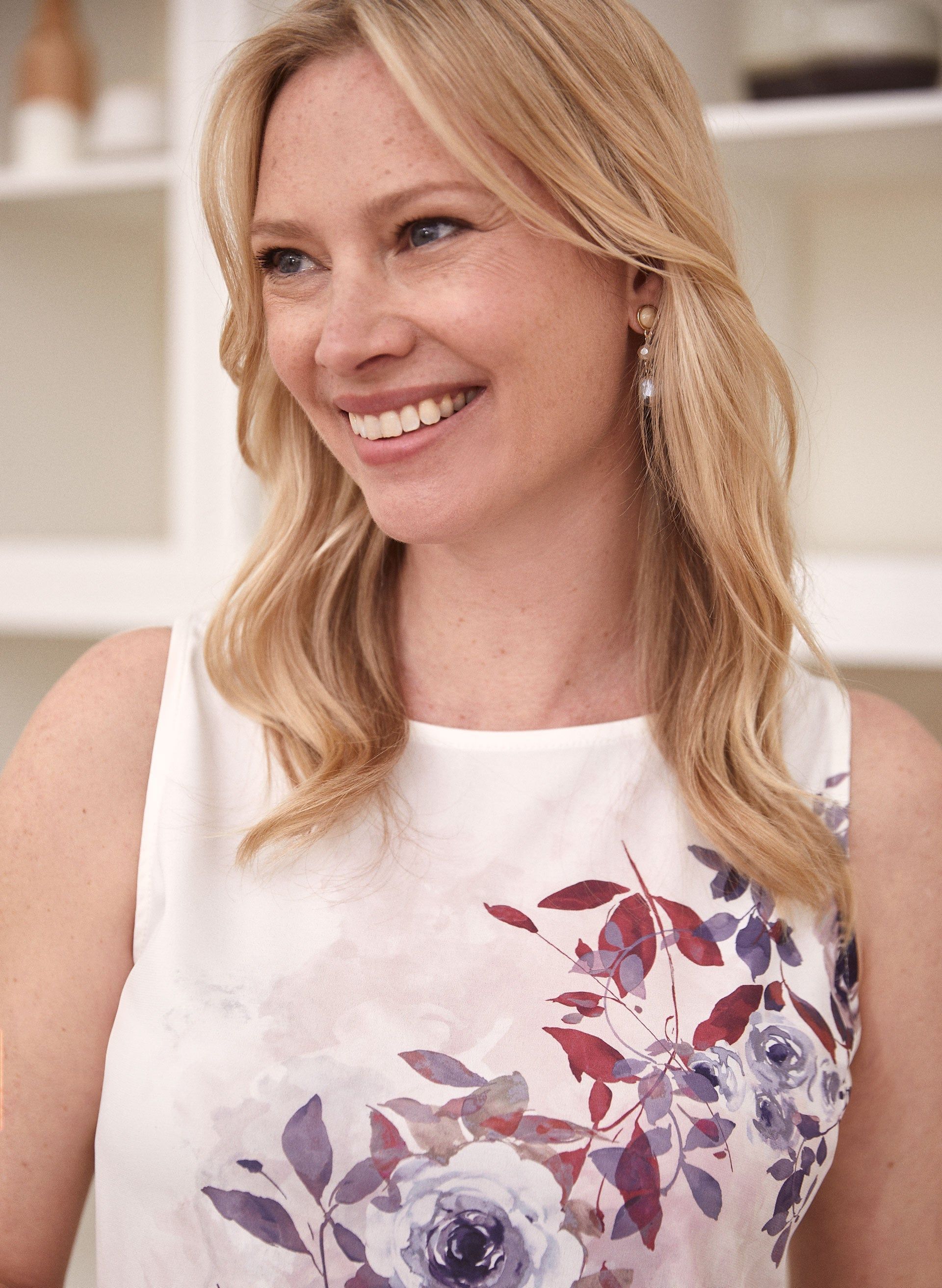 Sleeveless Rose Print Top sold by Laura product image thumbnail 2