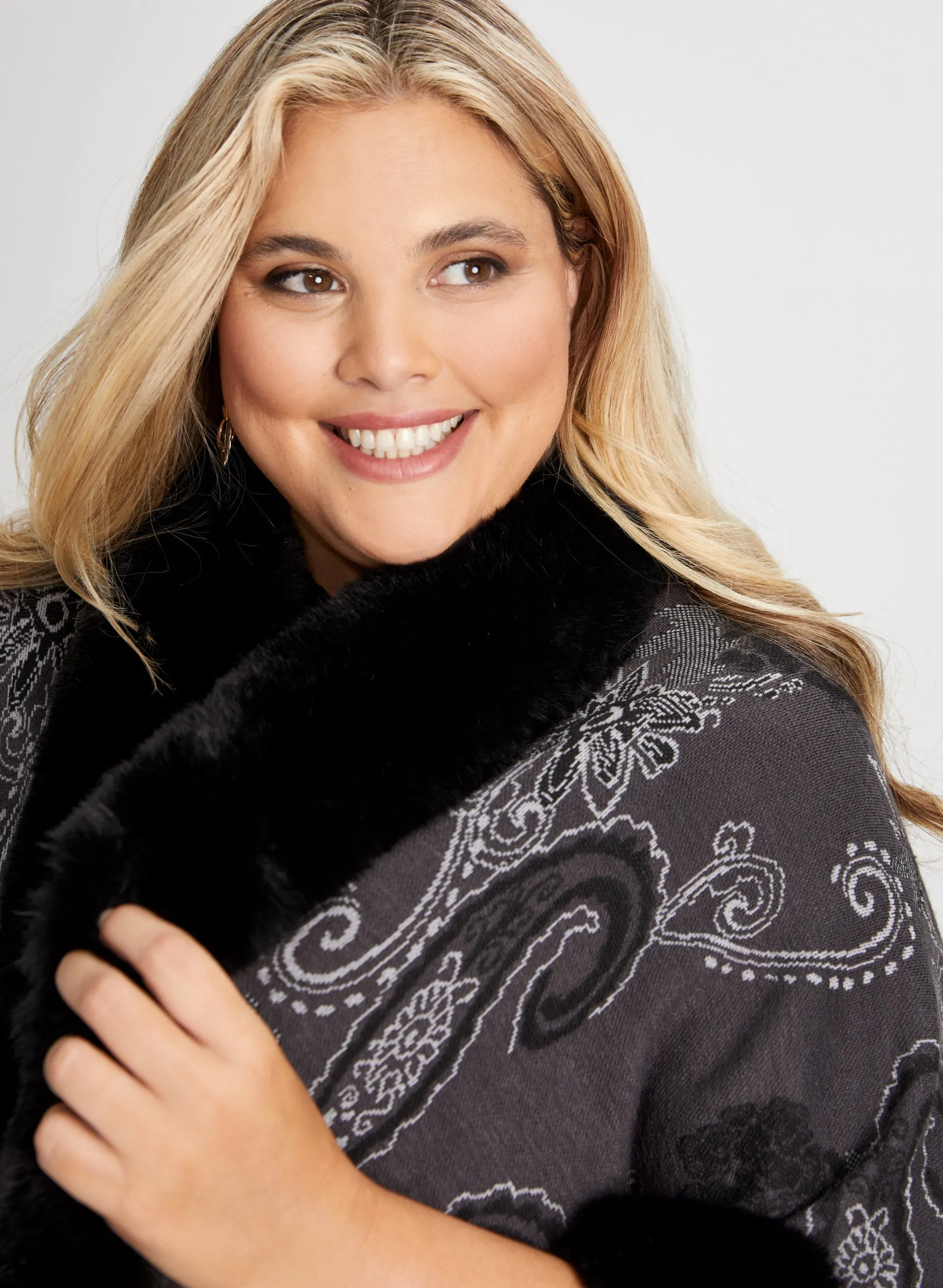 Paisley Print Faux Fur Poncho sold by Laura product image thumbnail 2