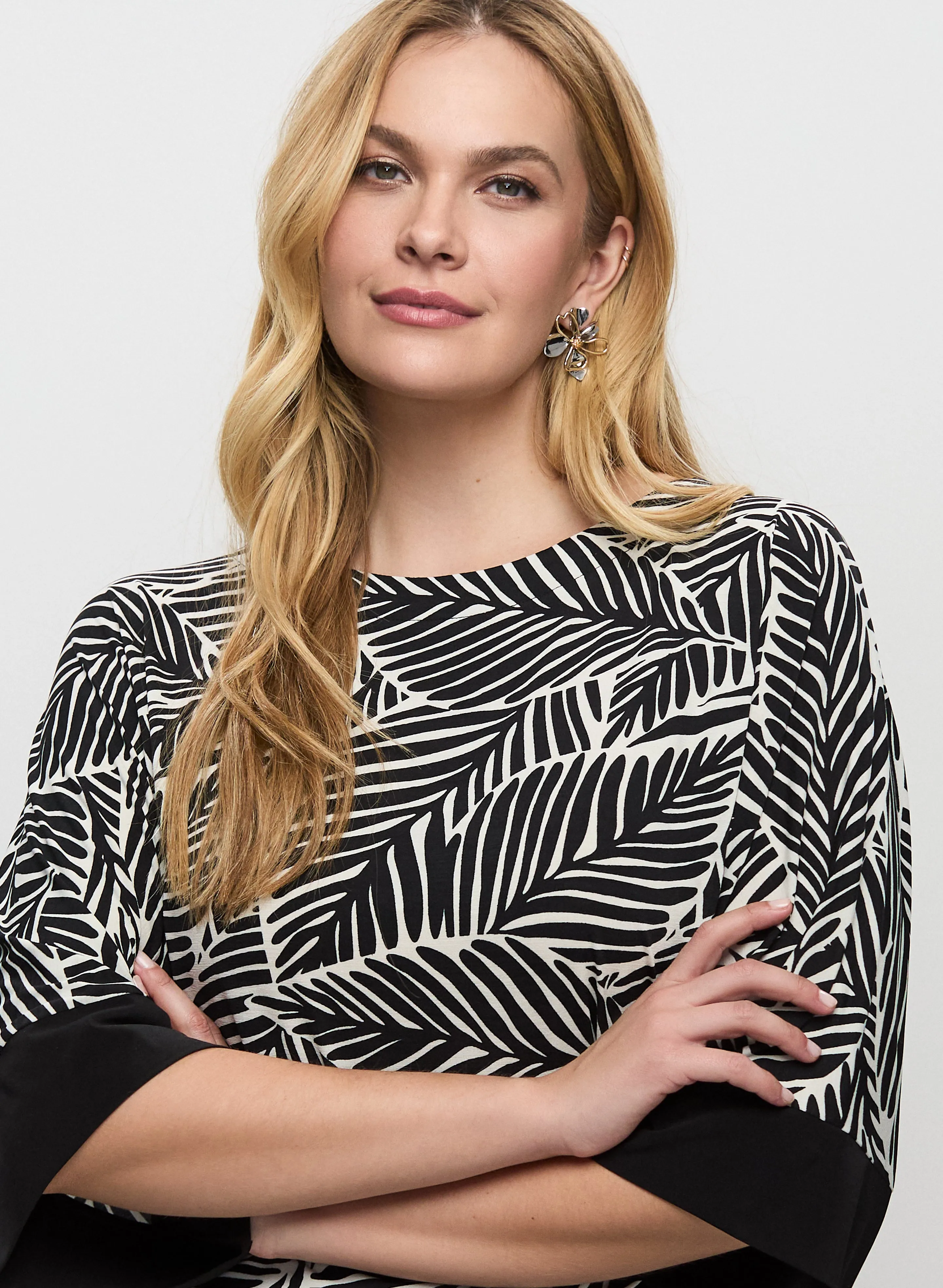 Abstract Leaf Motif Top sold by Laura product image thumbnail 2