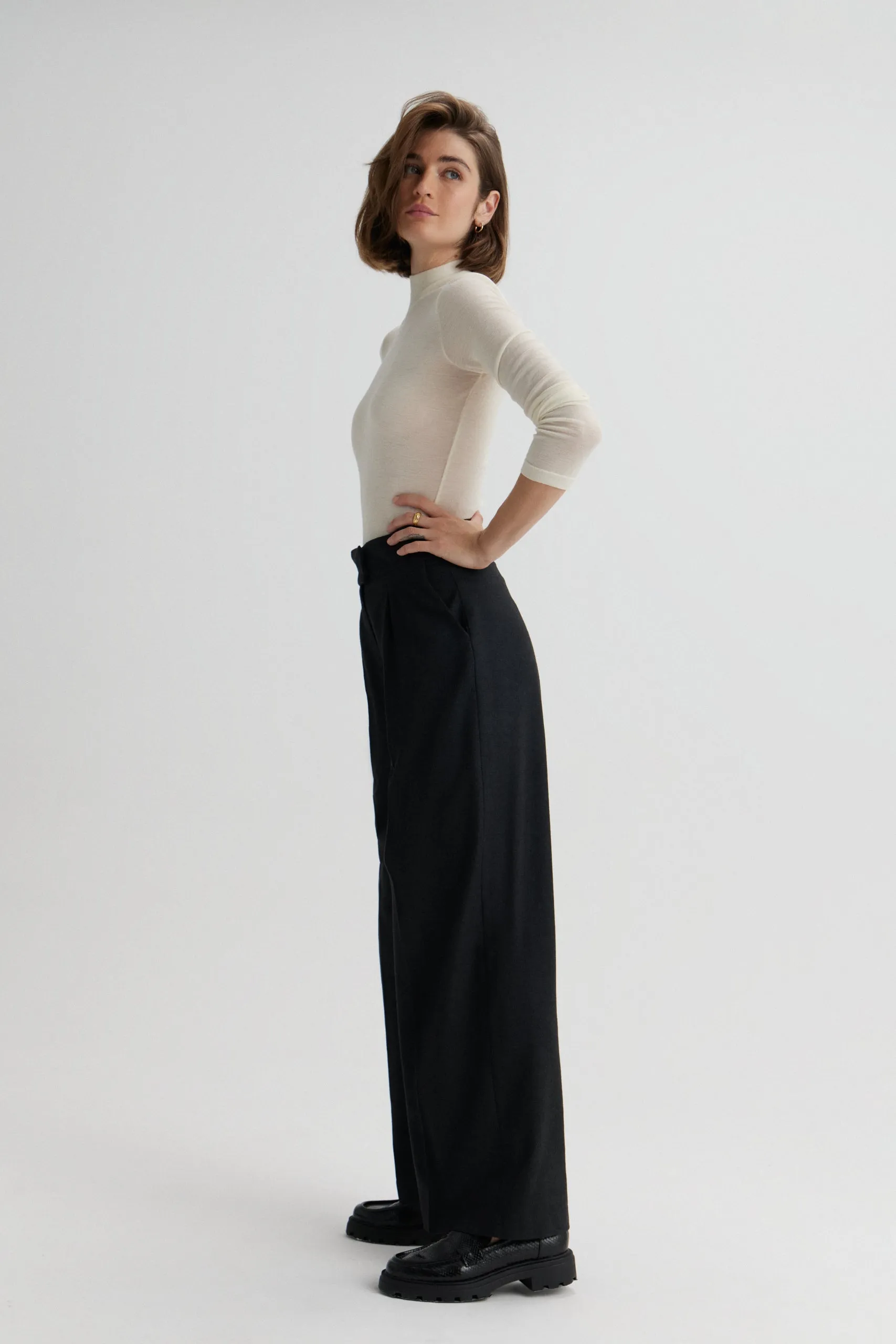 Mero Pants Black sold by Duende product image thumbnail 2