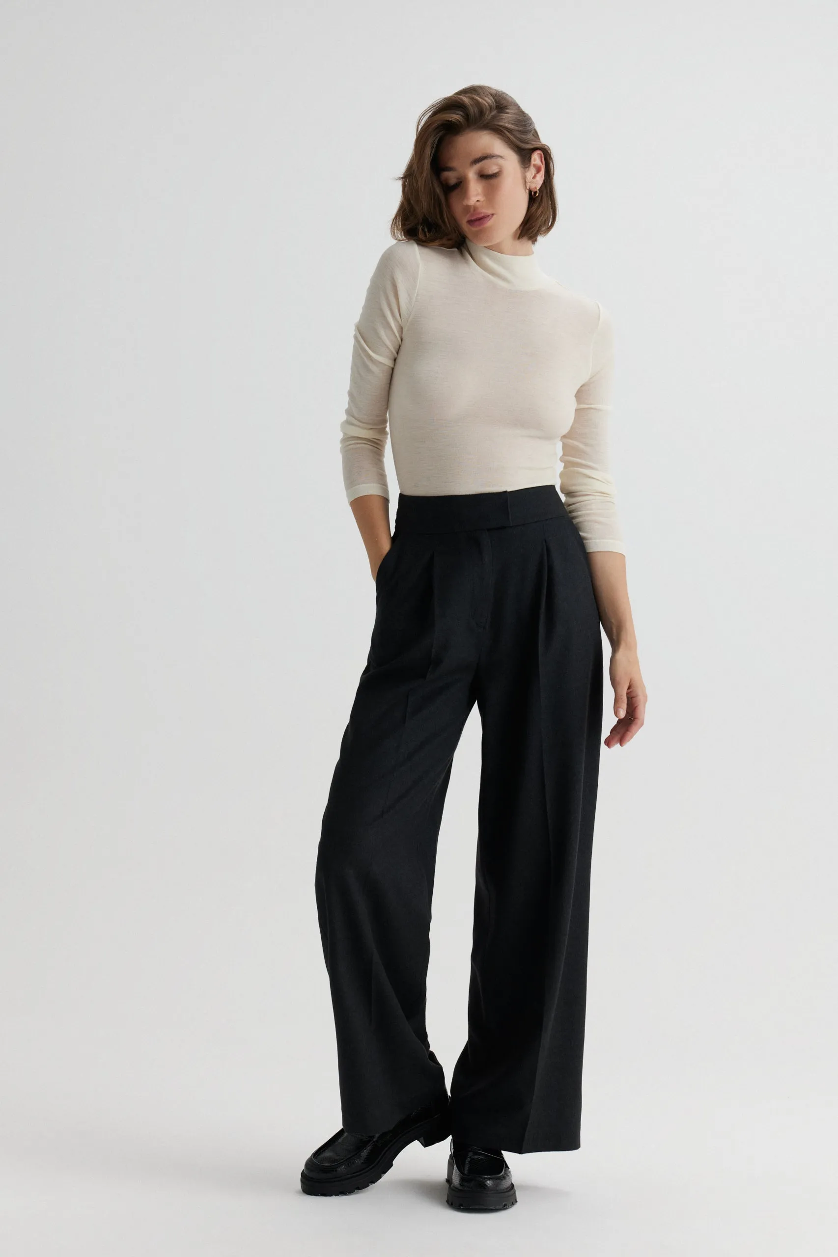 Mero Pants Black sold by Duende product image thumbnail 4