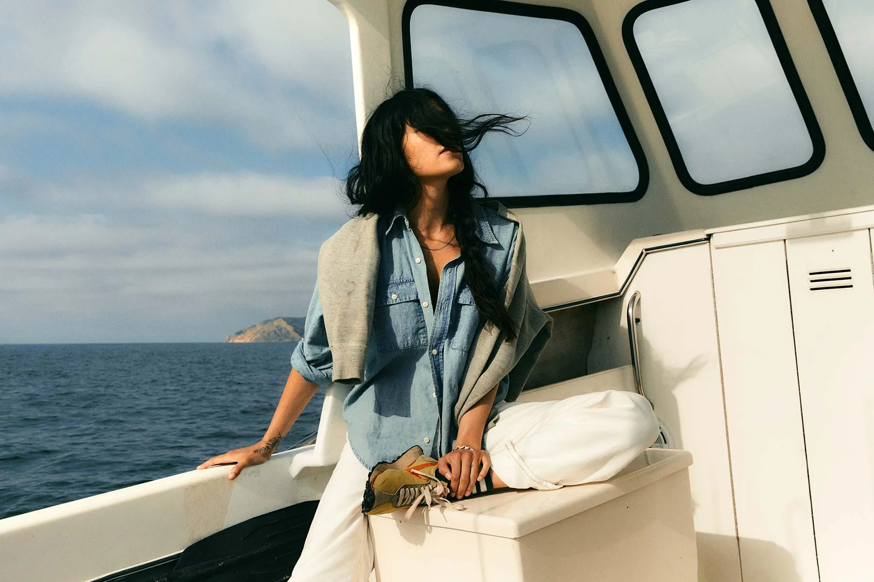 sierra chambray shirt sold by Imogene + Willie product image thumbnail 4