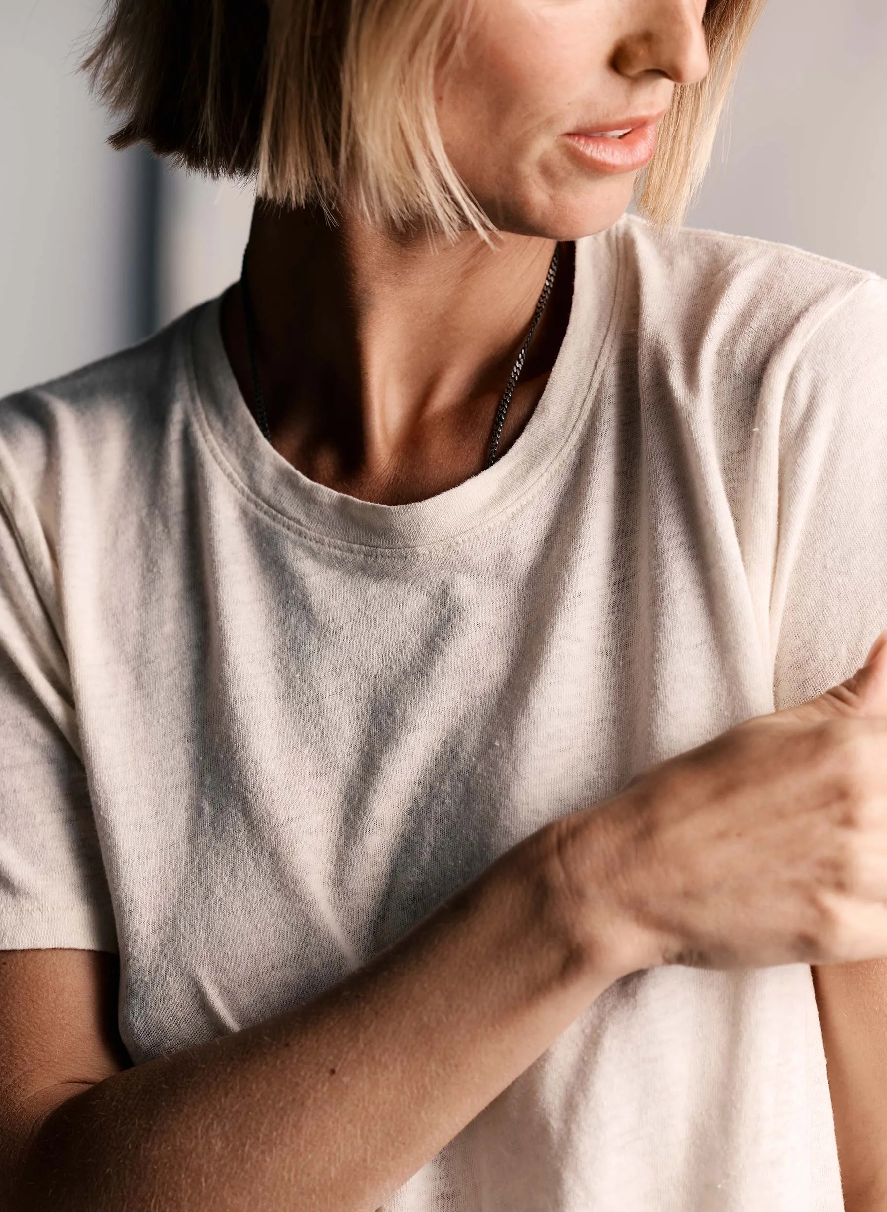 the cotton hemp tee in vintage white sold by Imogene + Willie product image thumbnail 5