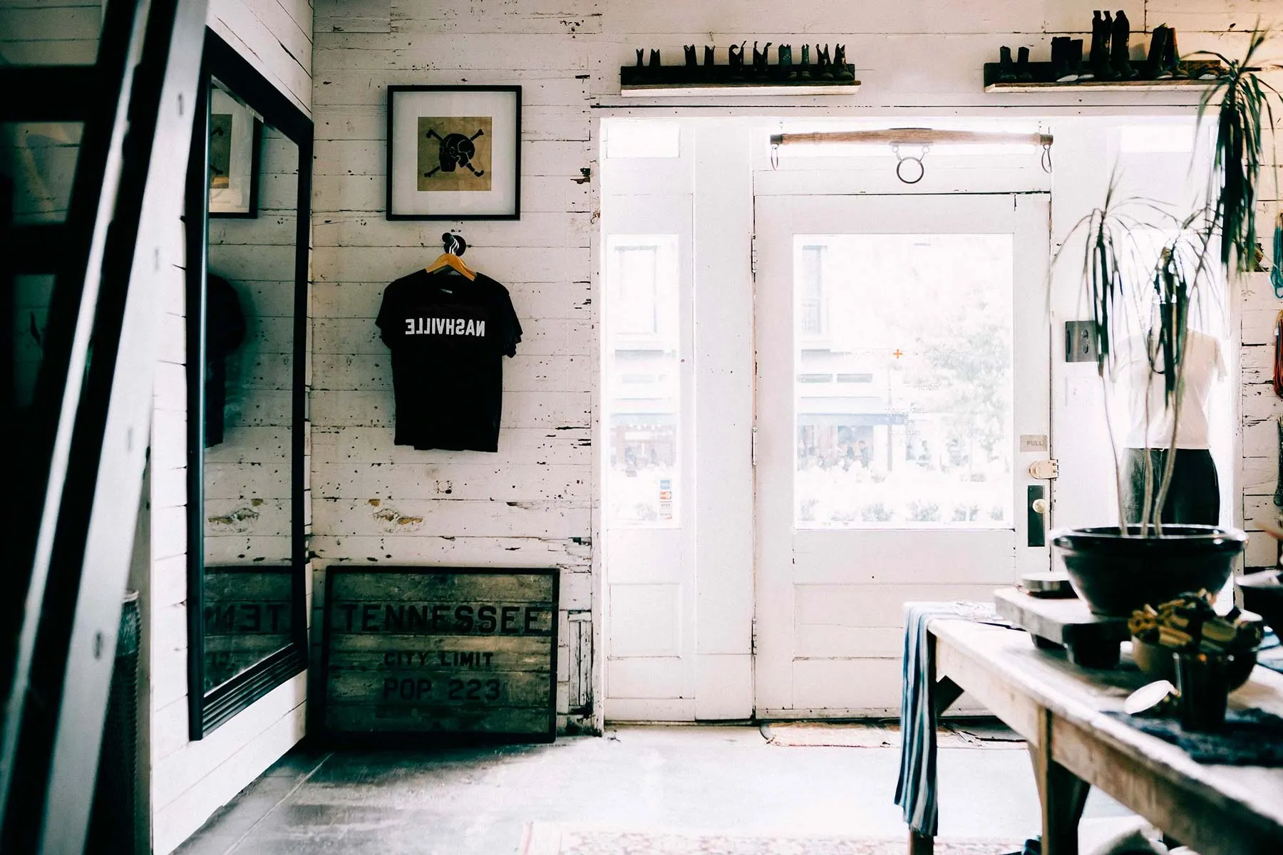 the "nashville" tee in black sold by Imogene + Willie product image thumbnail 3