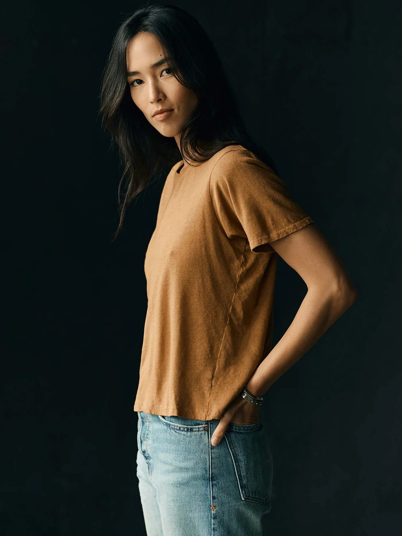 the cotton hemp tee in field brown sold by Imogene + Willie product image thumbnail 4