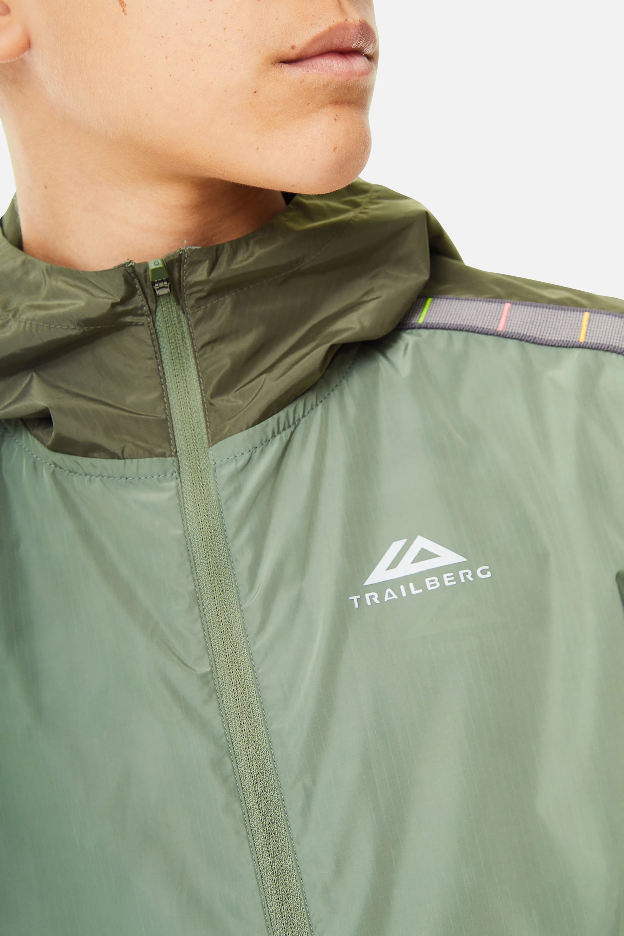 Boys Triathlon 2.0 Windbreaker - Pine Dust/Frosted Leaf sold by Trailberg product image thumbnail 4