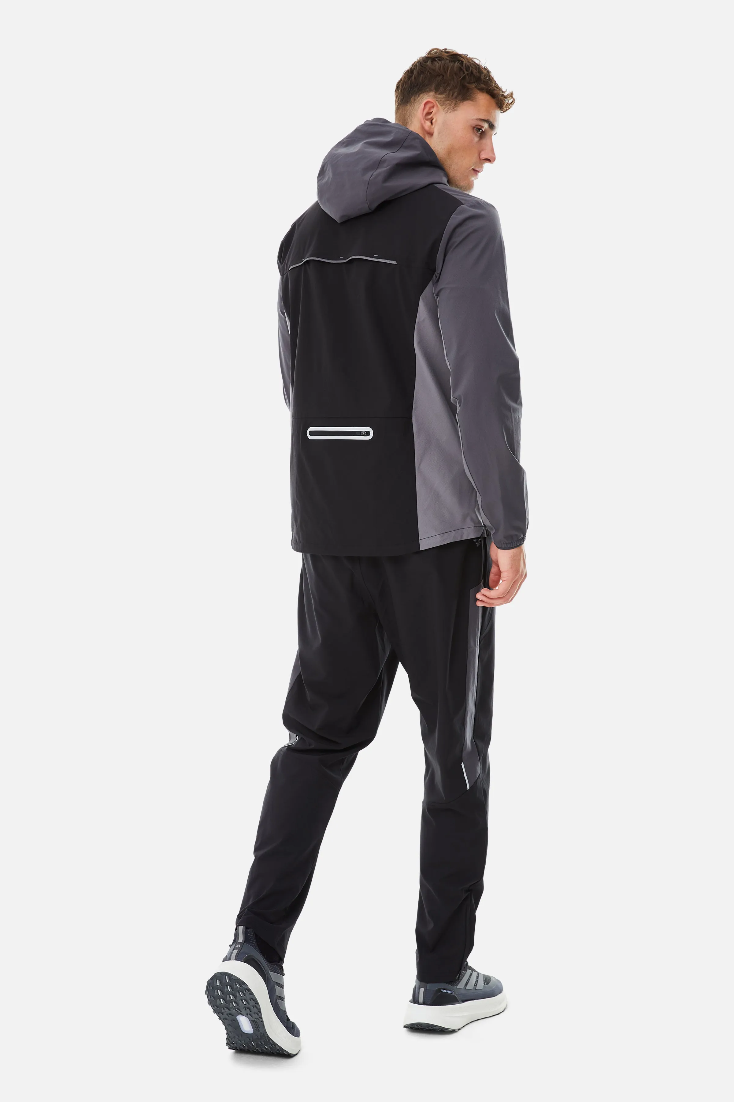 AW25 Triathlon Windbreaker - Black/Volcano Grey/Urban Smoke sold by Trailberg product image thumbnail 4