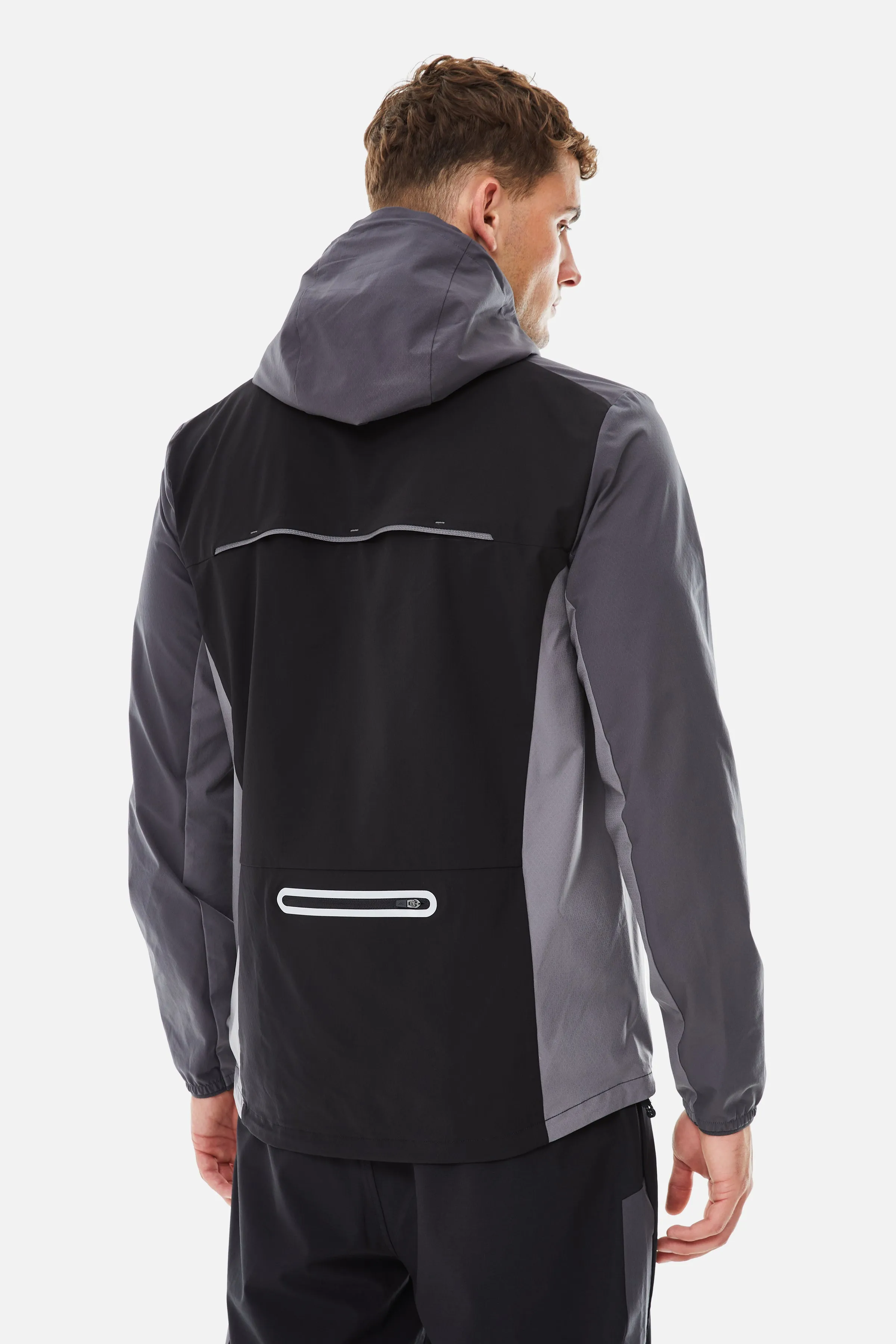 AW25 Triathlon Windbreaker - Black/Volcano Grey/Urban Smoke sold by Trailberg product image thumbnail 2