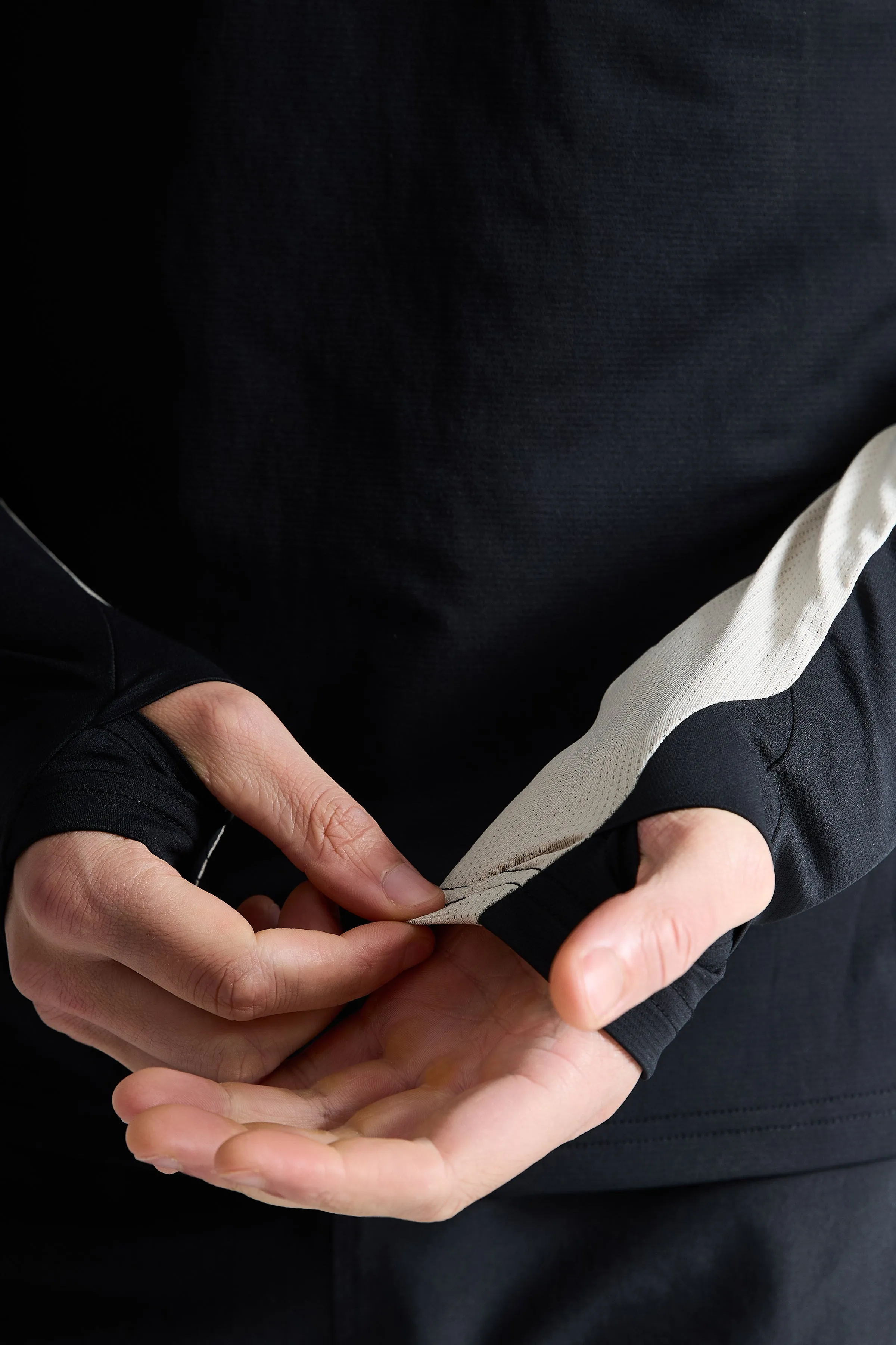 AW25 Triathlon 1/4 Zip - Black/Pale Taupe/Fossil Brown sold by Trailberg product image thumbnail 4