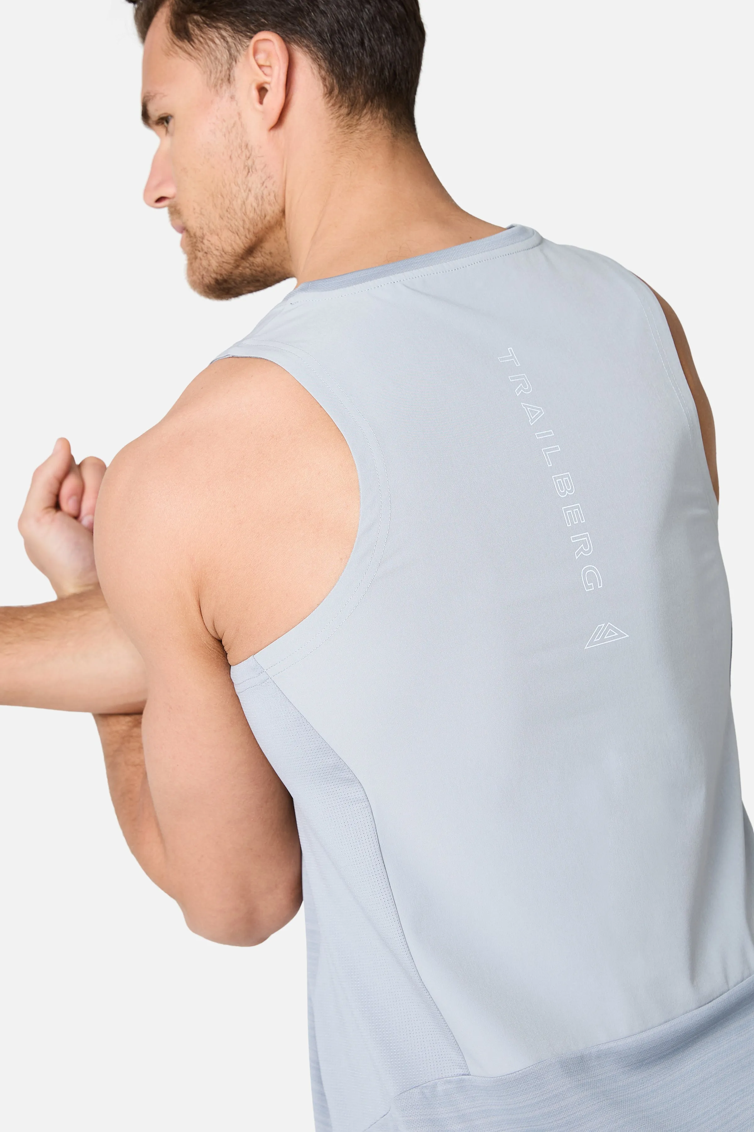 SS26 Cloud Running Vest - Lunar Grey sold by Trailberg product image thumbnail 3