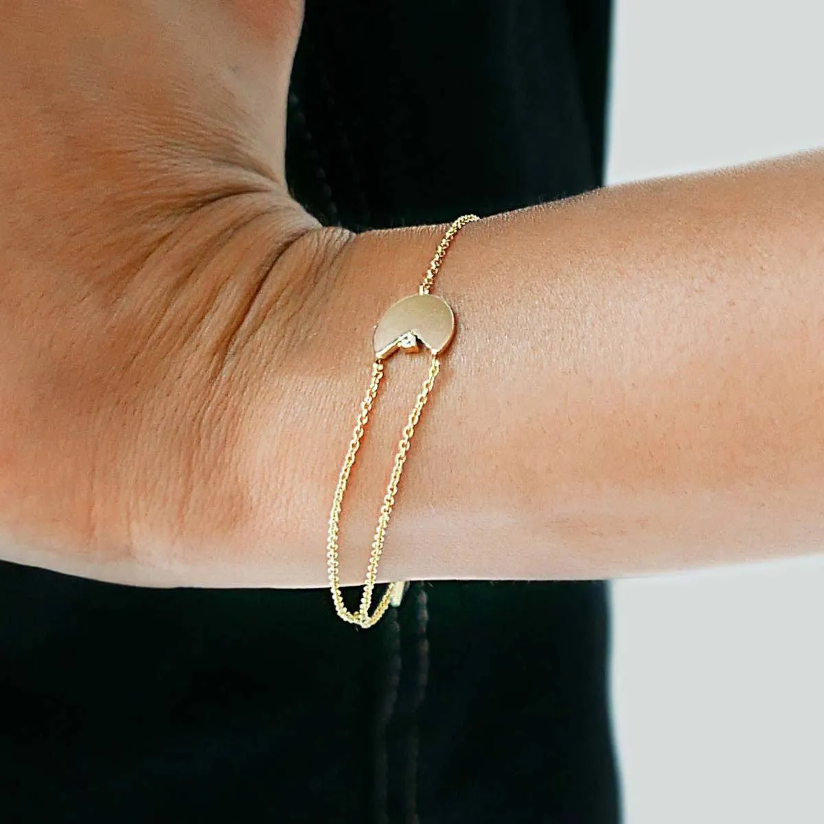 Sampo tulip bracelet sold by Adornmonde product image thumbnail 2