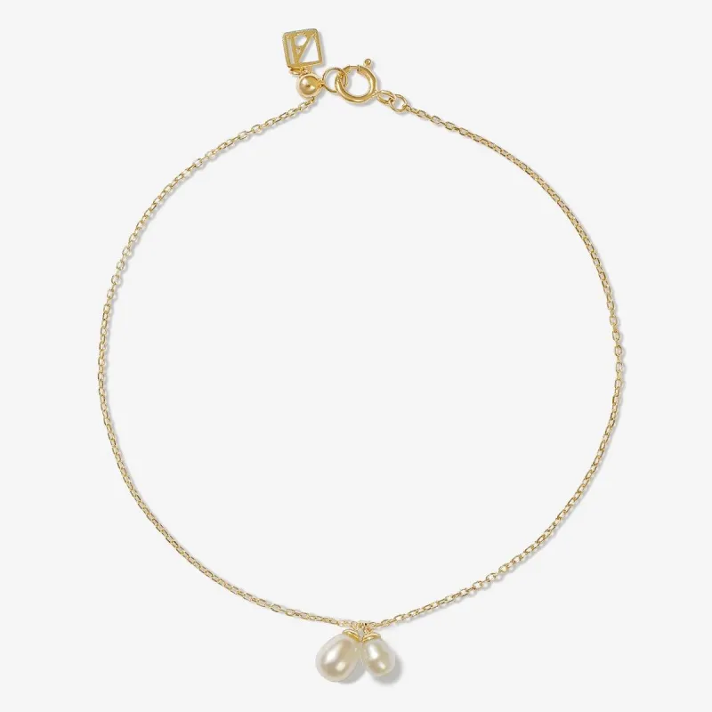 Oskar pearl bracelet sold by Adornmonde