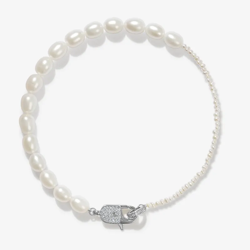 Fariat pearl anklet sold by Adornmonde