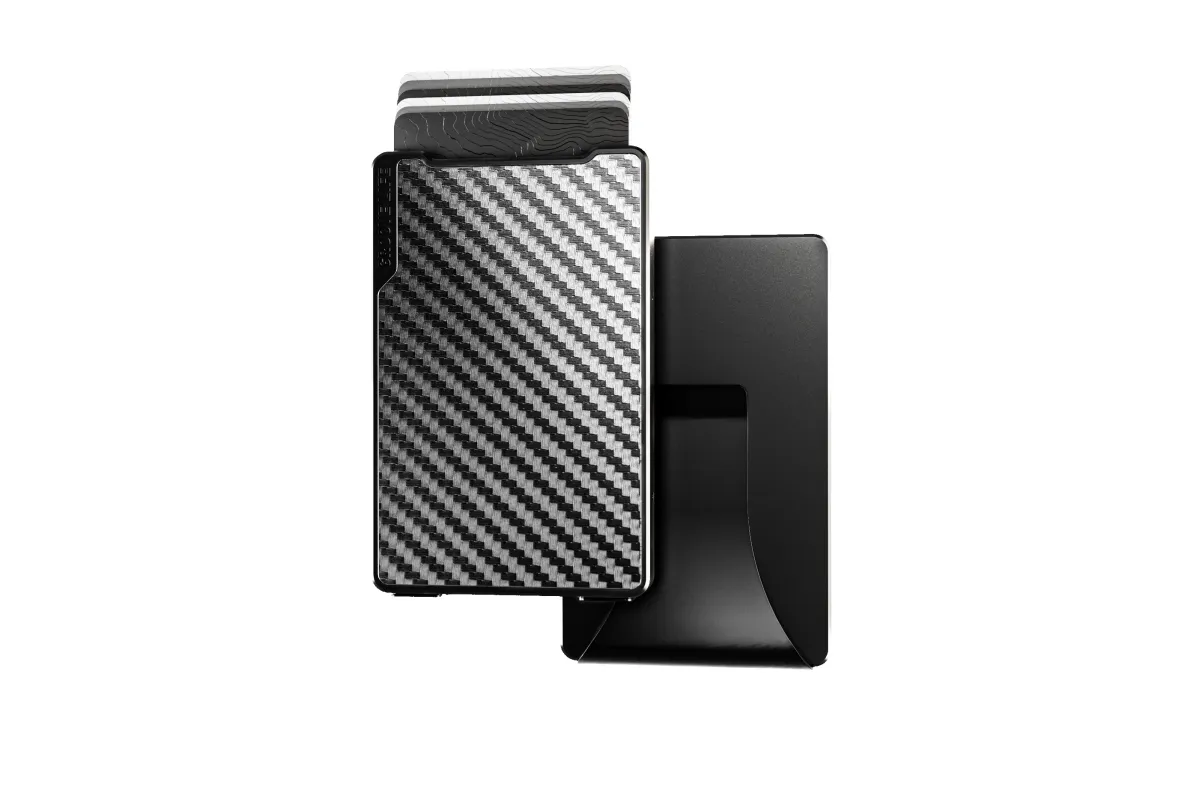 Groove Wallet® Carbon Fiber - Midnight Black made by Groove Life