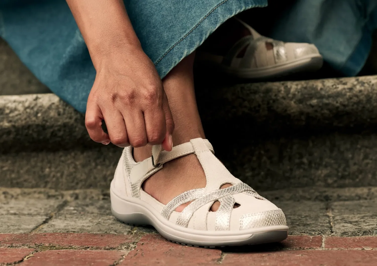 Juno - Gray/Silver sold by Orthofeet product image thumbnail 2