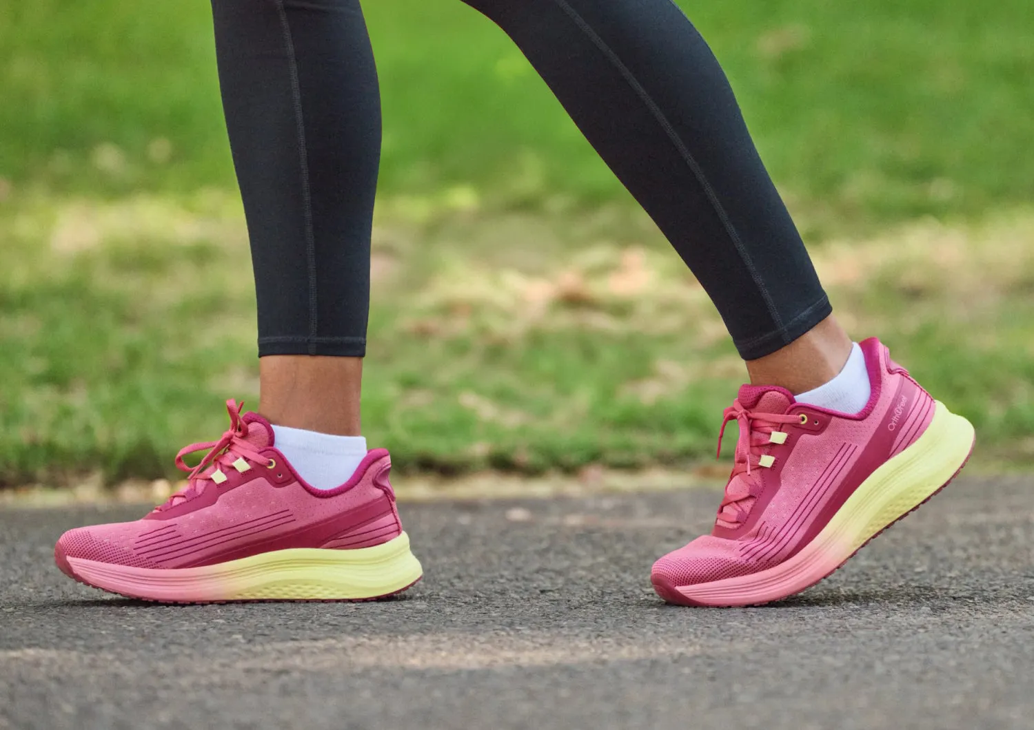 Dart Hands-Free - Fuschia/Yellow sold by Orthofeet product image thumbnail 2