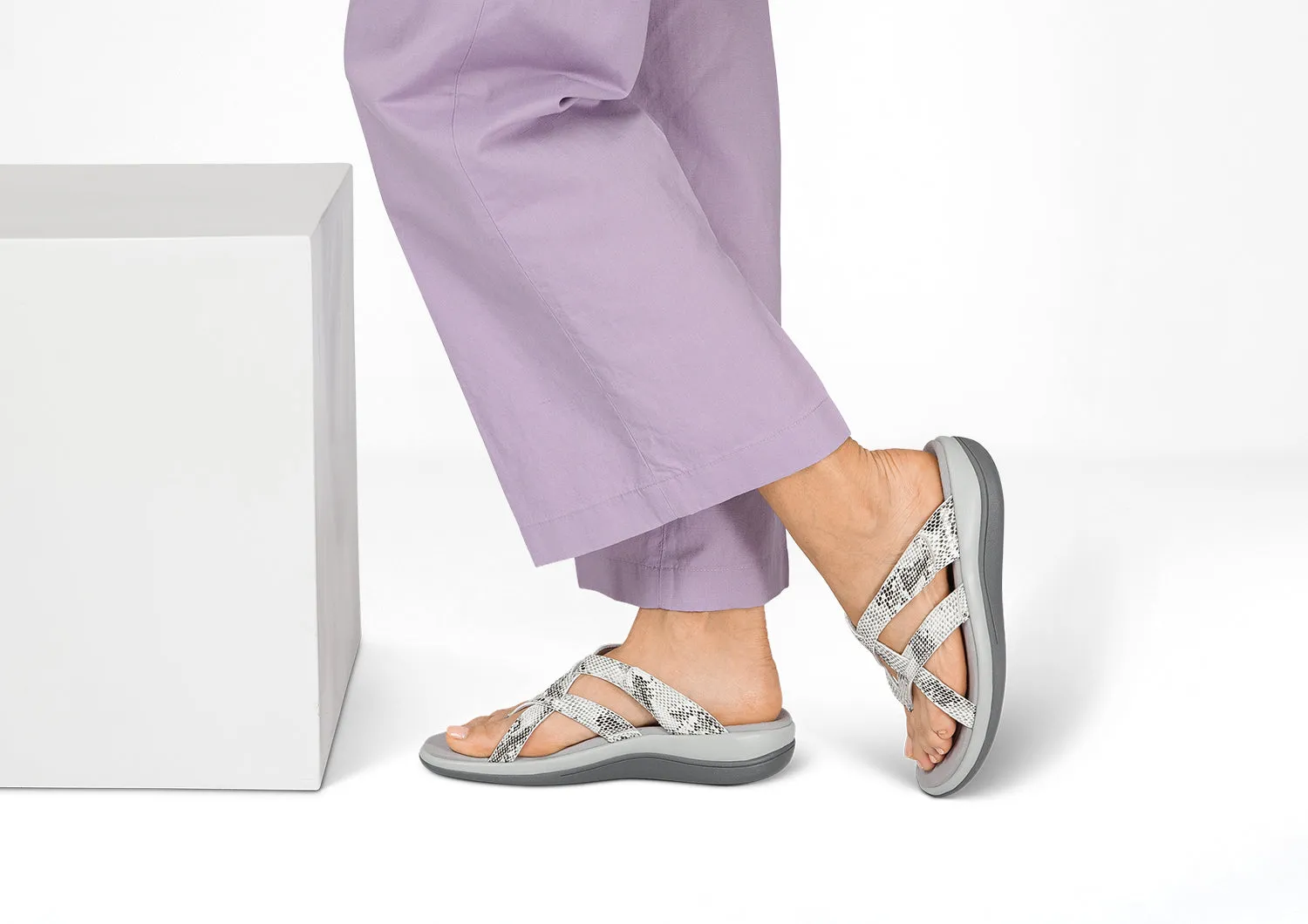 Clio - White Snake sold by Orthofeet product image thumbnail 2