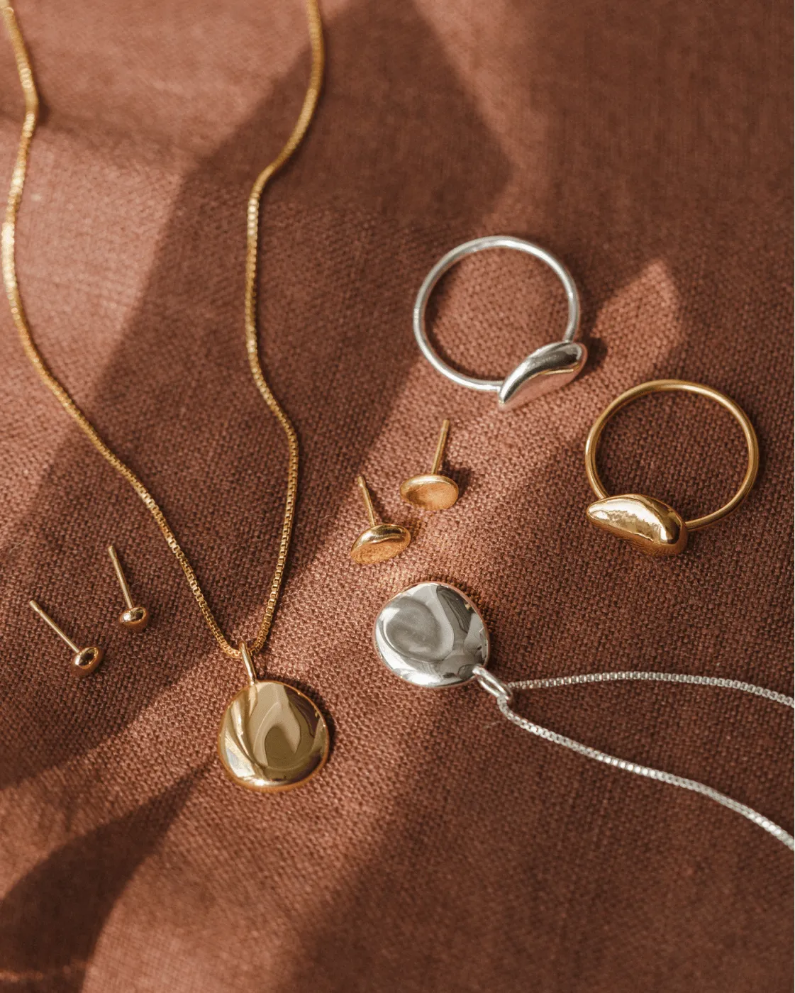 Solid Gold River Stone Ring sold by GLDN product image thumbnail 3