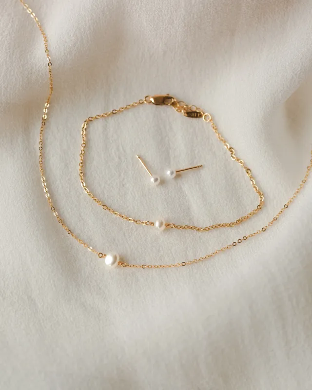 Essential Pearl Set sold by GLDN