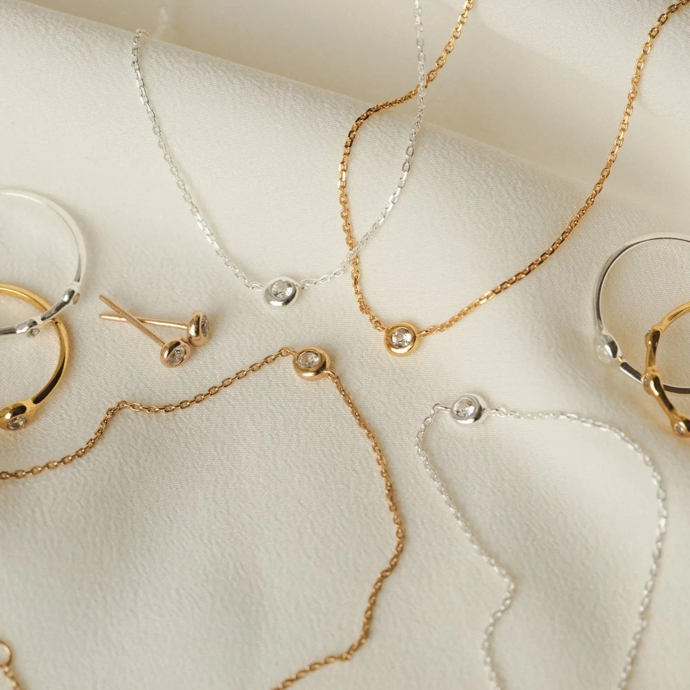 Gaia White Sapphire Solitaire Bracelet sold by GLDN product image thumbnail 5