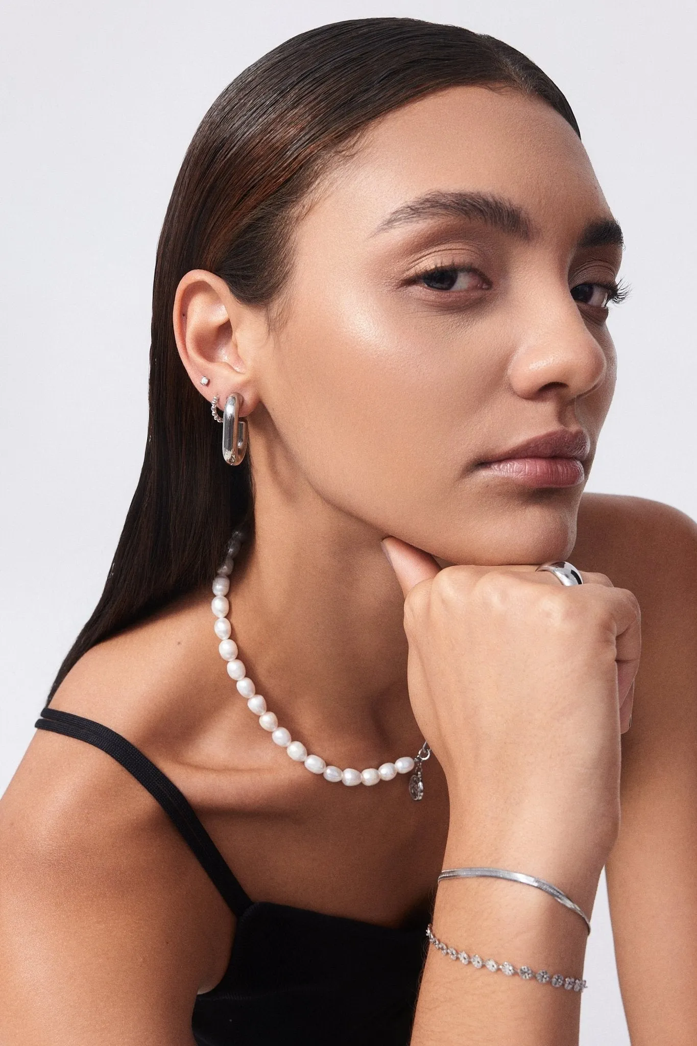 Chunky Oval Hollow Hoops sold by Flaire & Co. product image thumbnail 4