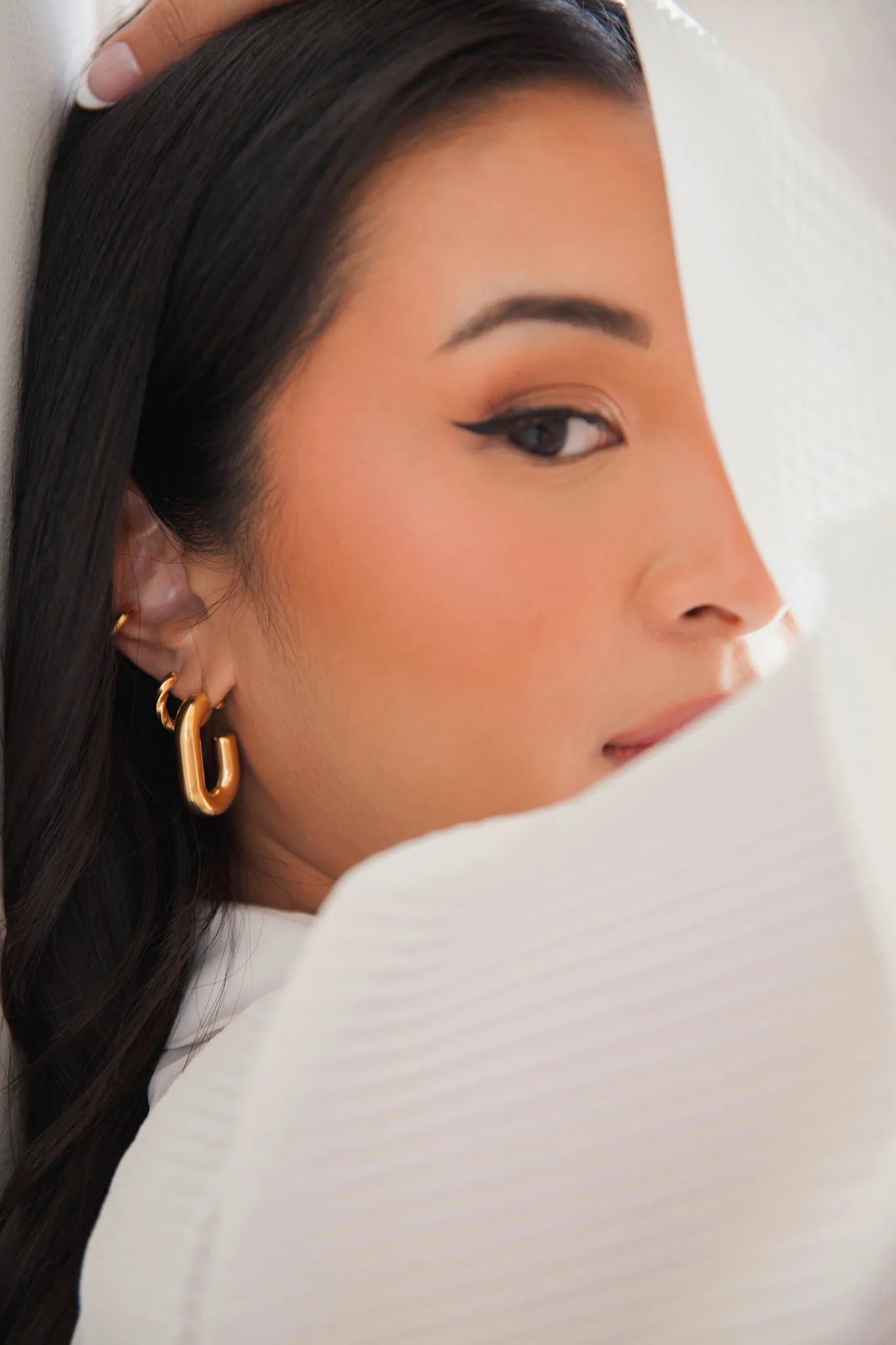 Chunky Oval Hollow Hoops sold by Flaire & Co. product image thumbnail 3