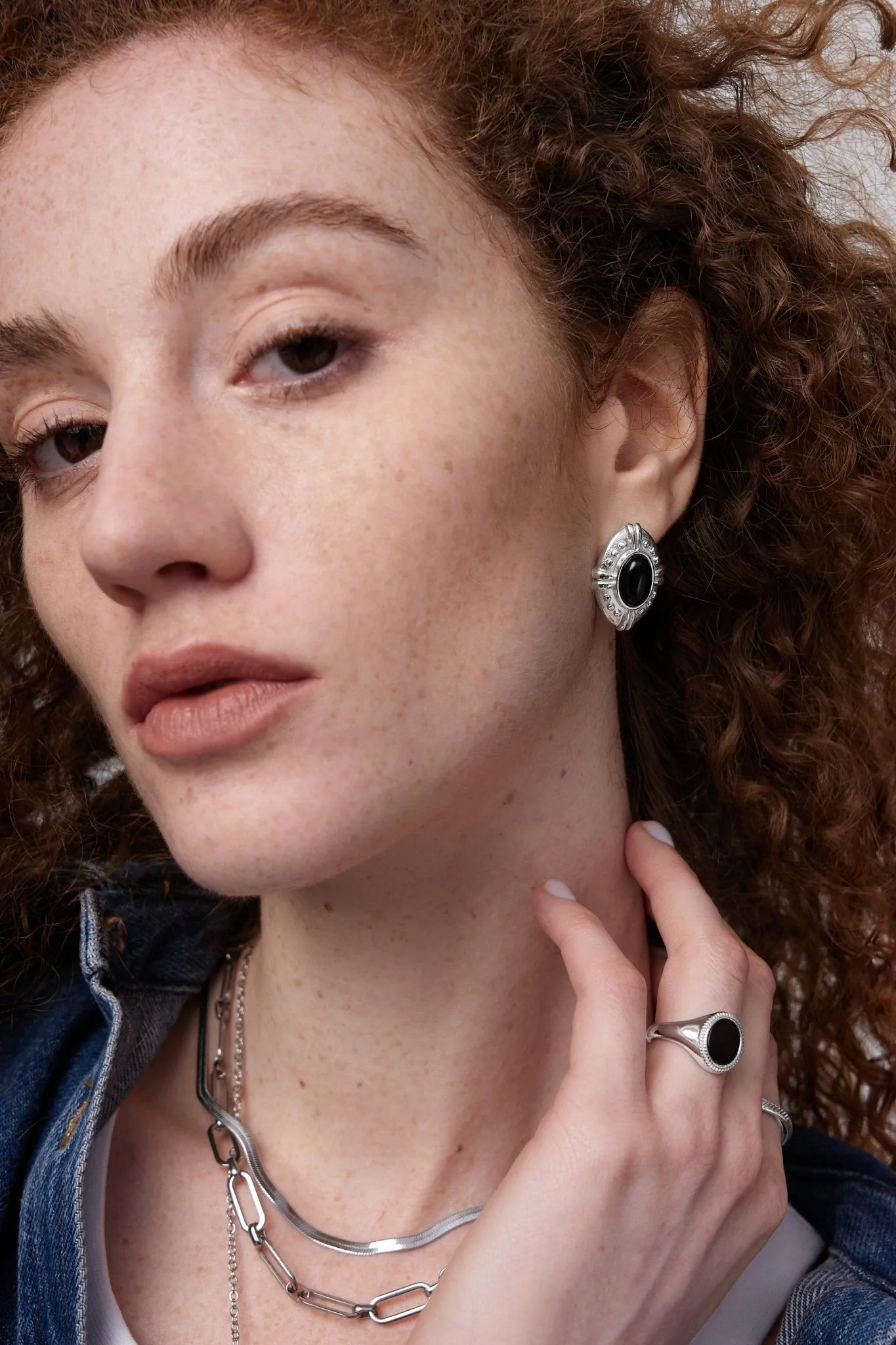 Black Agate Oval Signet Ring sold by Flaire & Co. product image thumbnail 3