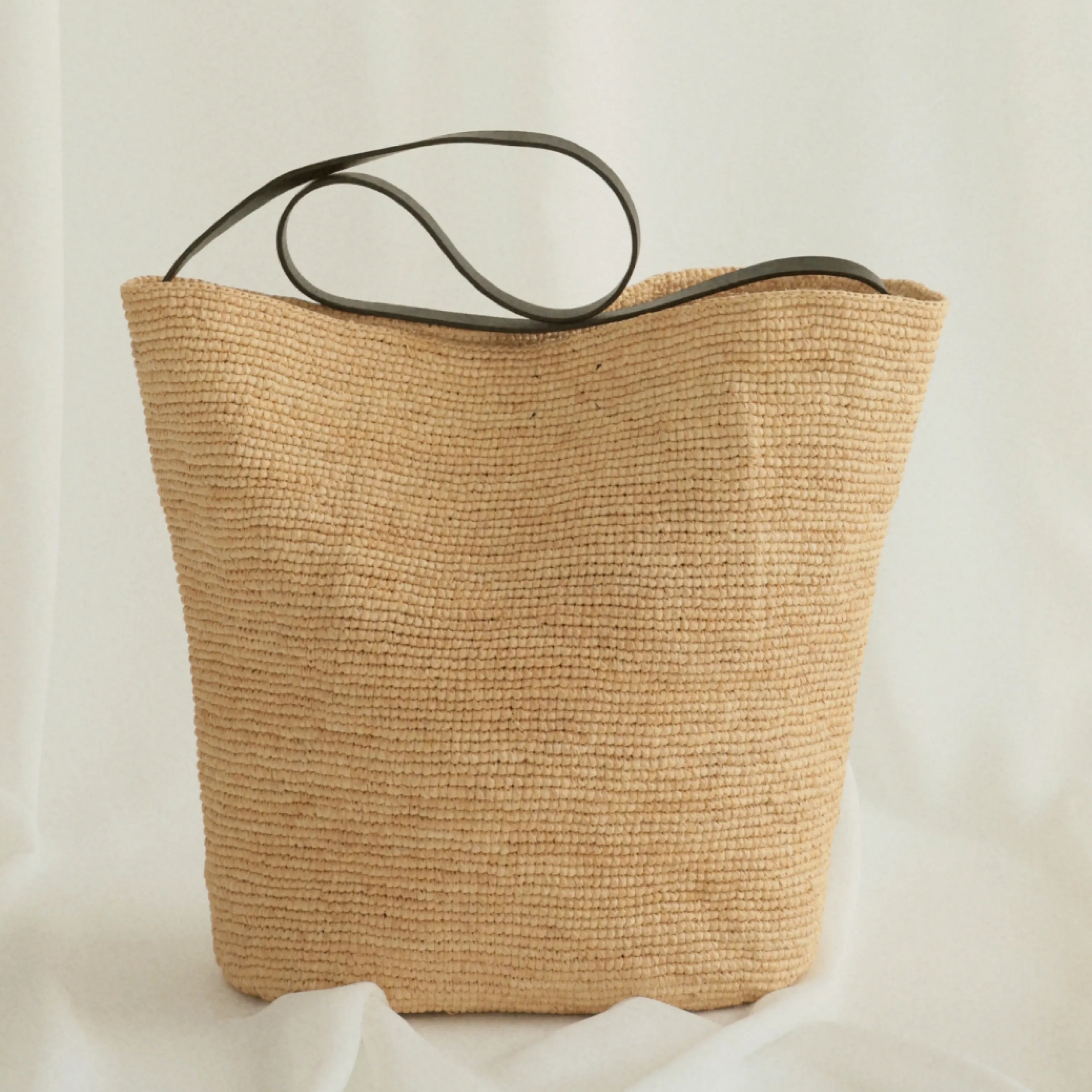 manebi natural cassie tote sold by minnow