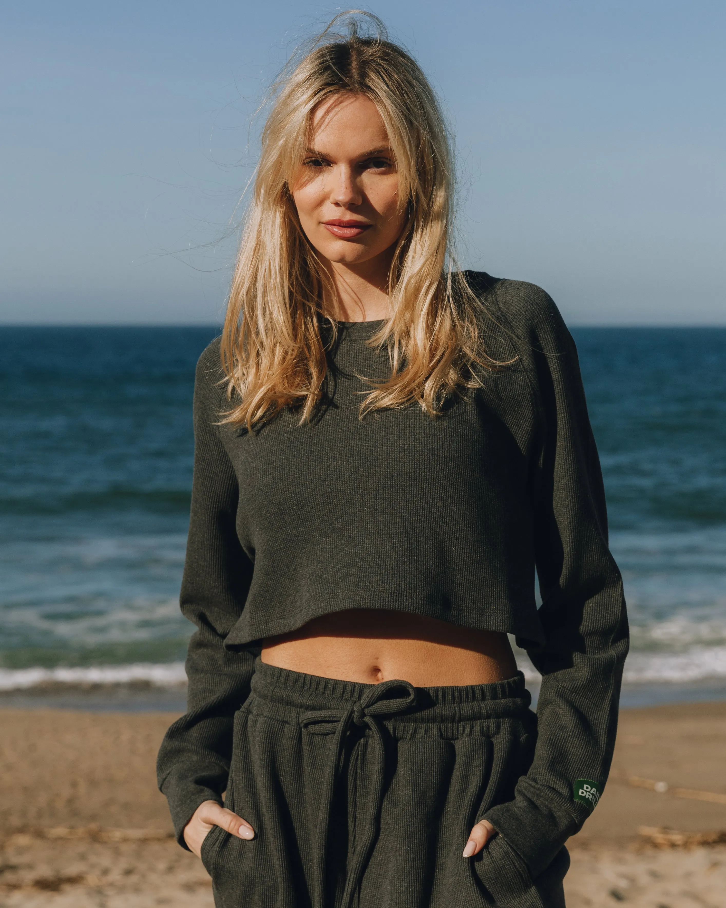 Cropped Thermal - Vintage Black sold by Daily Drills