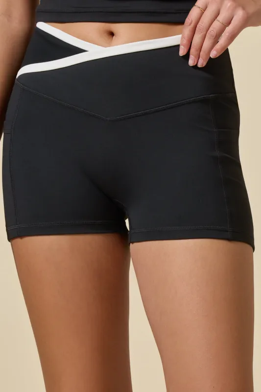 Crisscross Hourglass® Booty Short with Pockets - Black Contrast made by POPFLEX